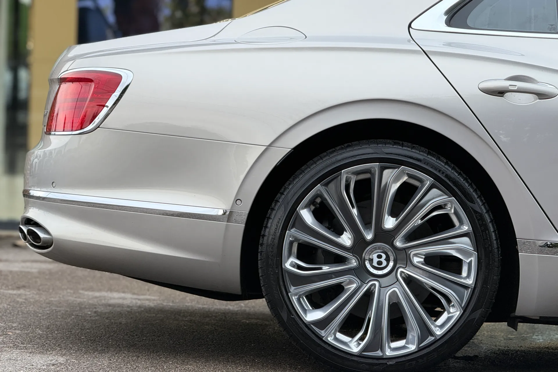 Bentley FLYING SPUR thumbnail image number 10