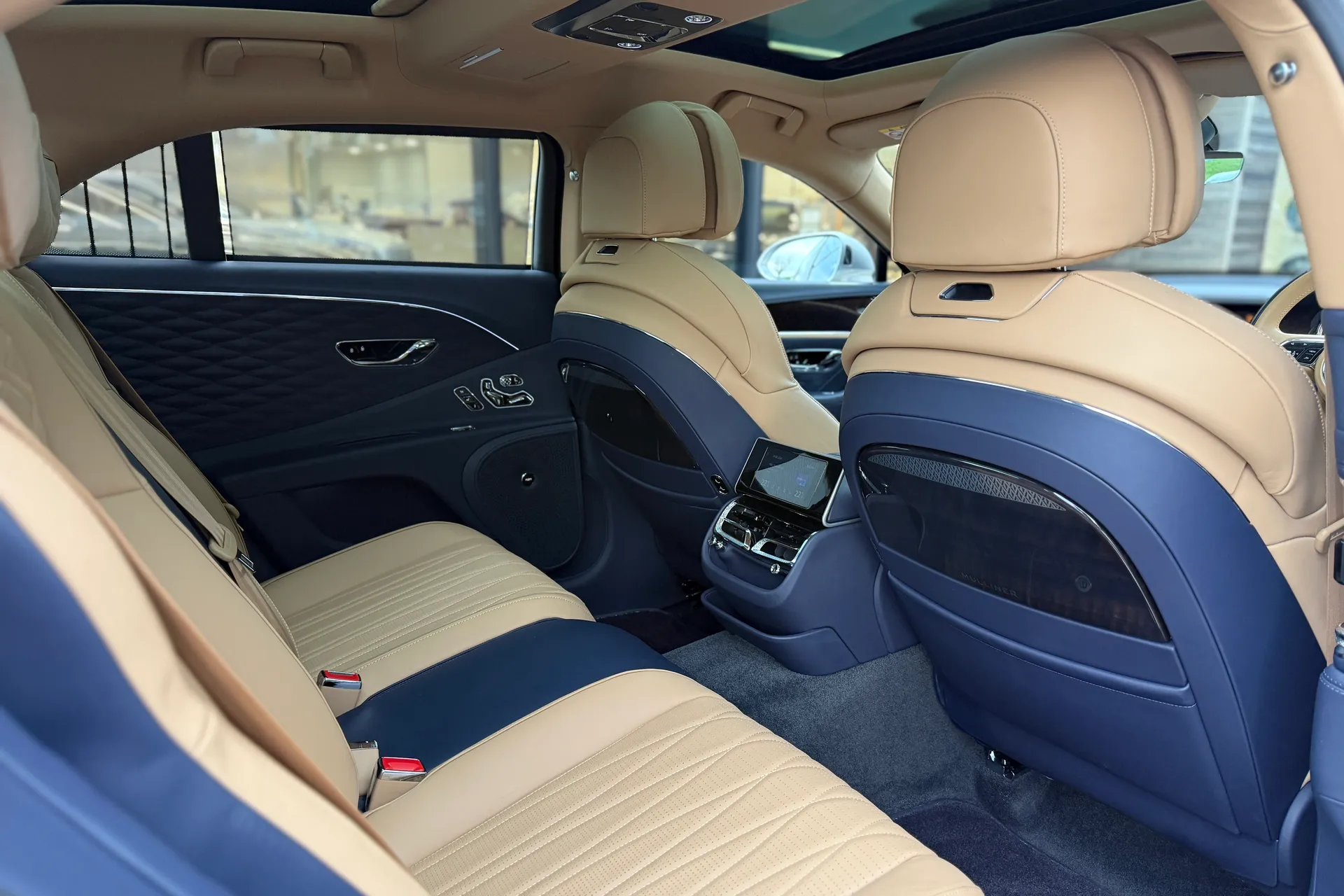 Bentley FLYING SPUR thumbnail image number 22