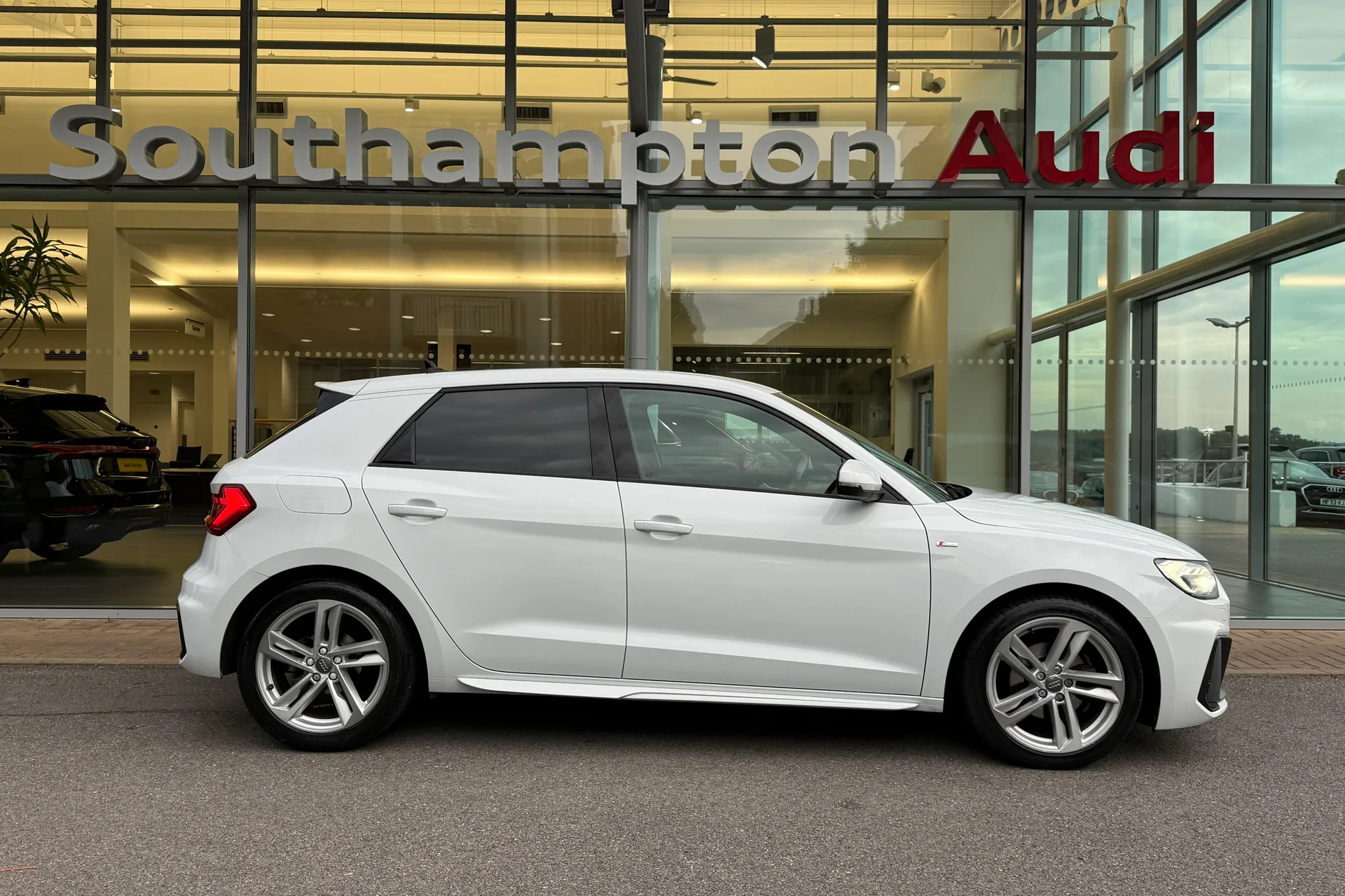 Audi A1 thumbnail image number 2