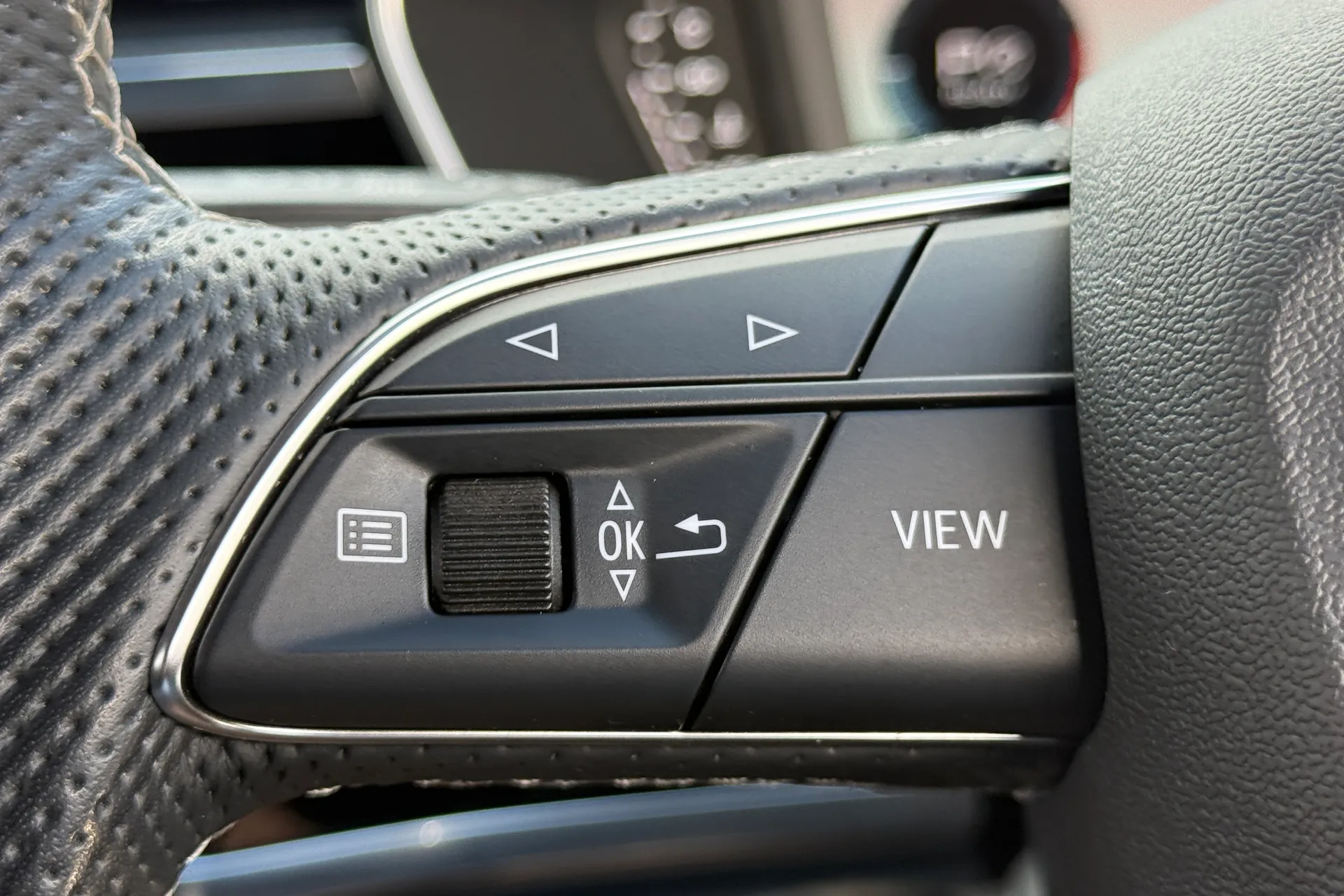 Audi Q3 thumbnail image number 22