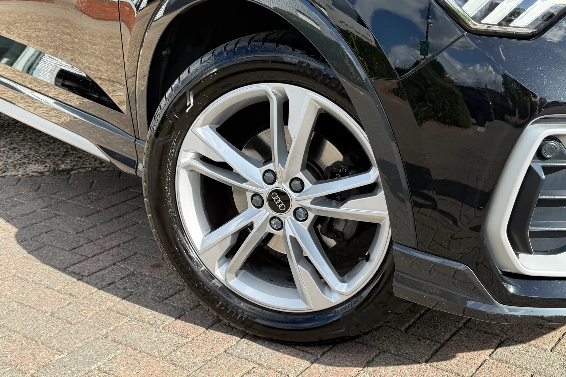 Audi Q3 thumbnail image number 7