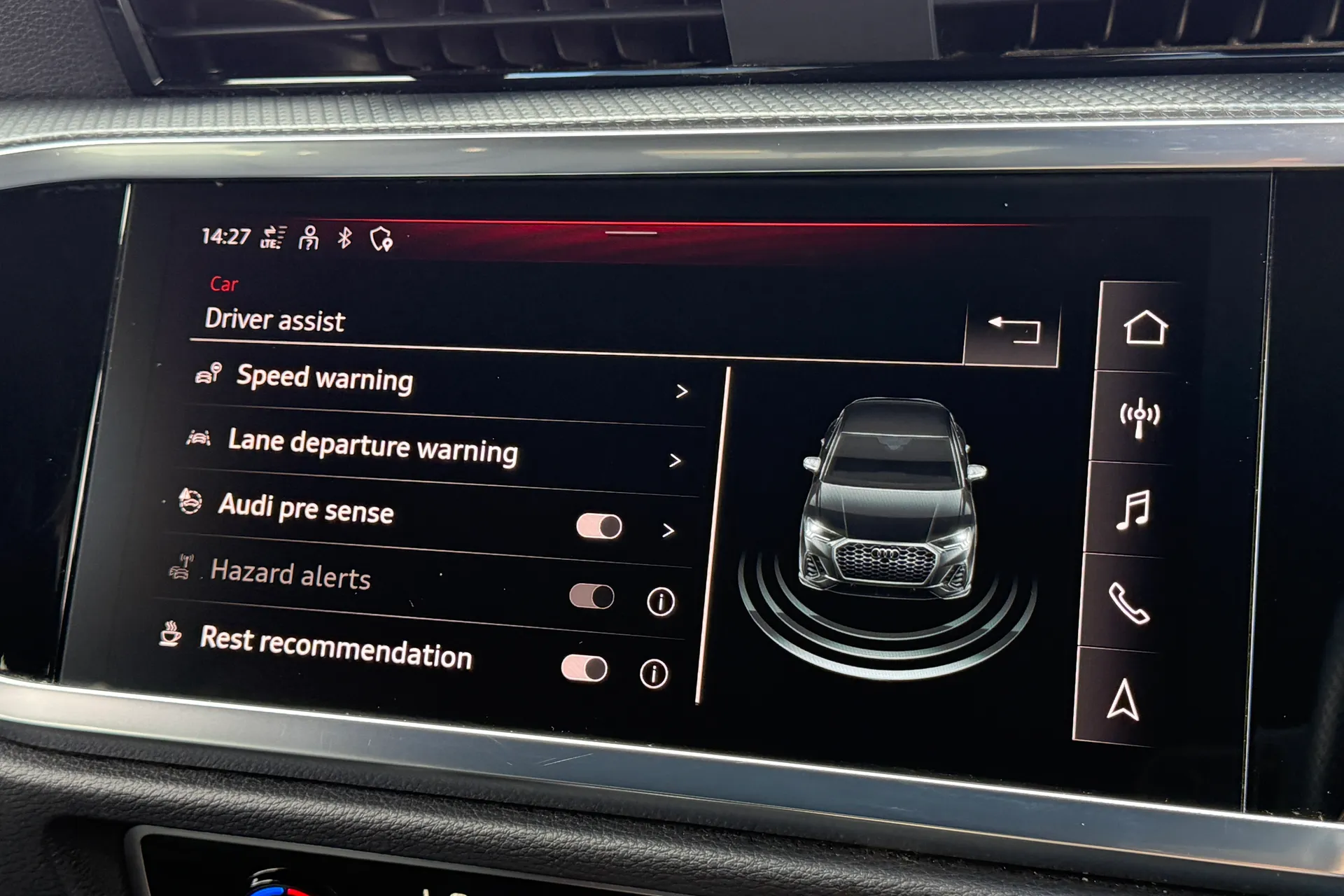 Audi Q3 thumbnail image number 12