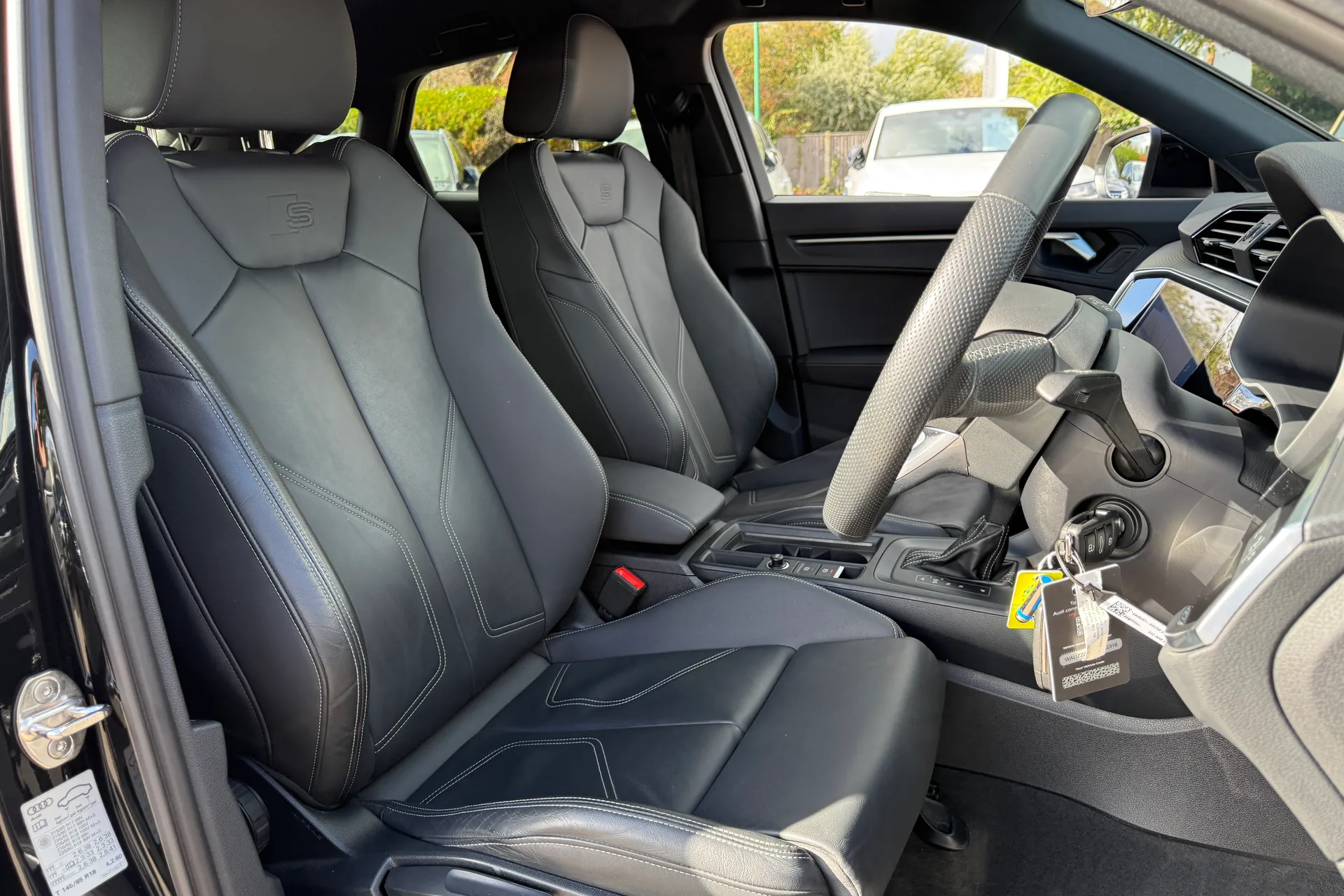 Audi Q3 thumbnail image number 28