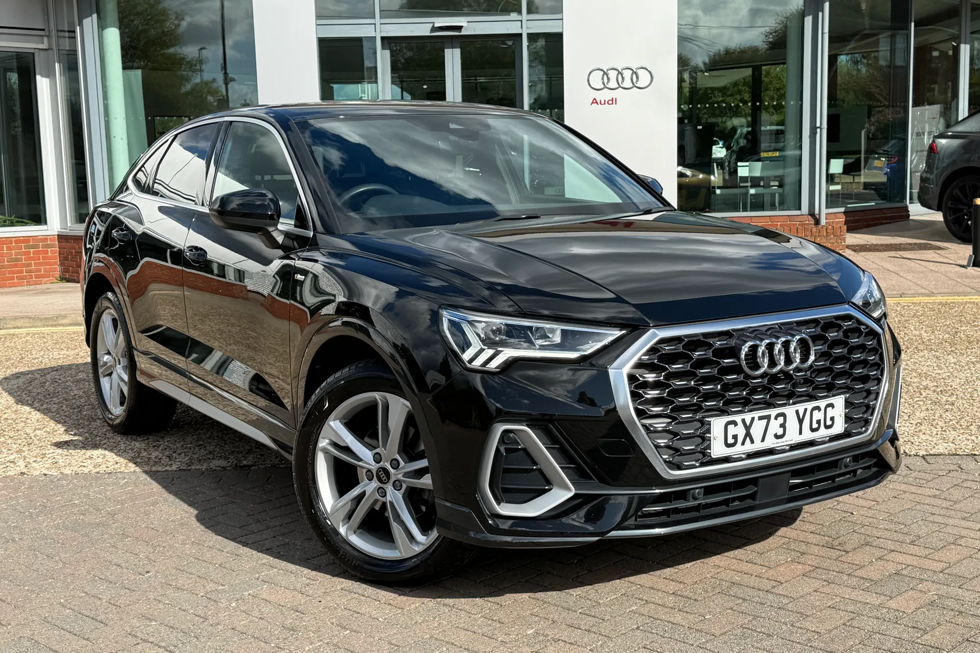 Audi Q3 thumbnail image number 25