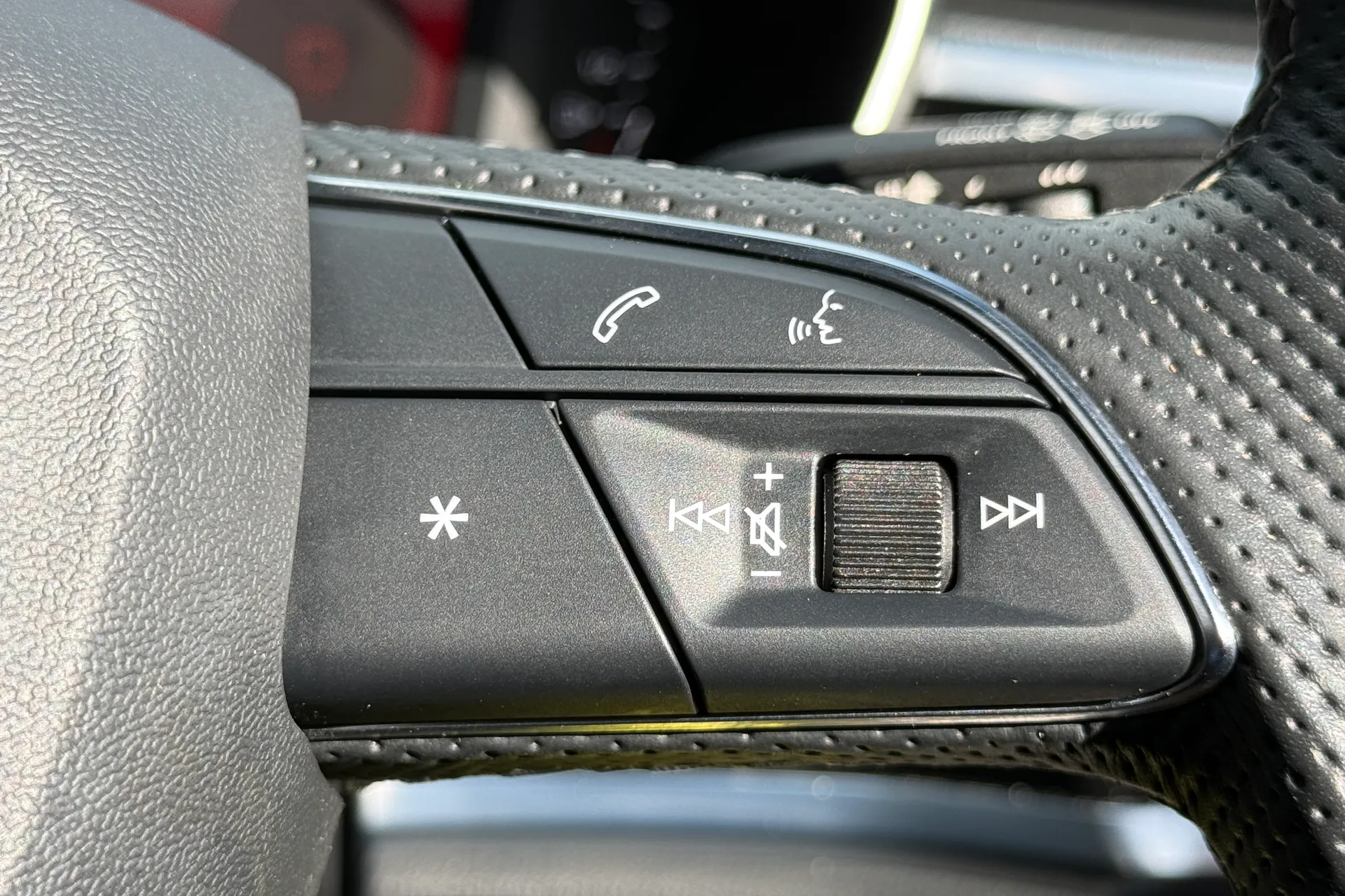Audi Q3 thumbnail image number 23