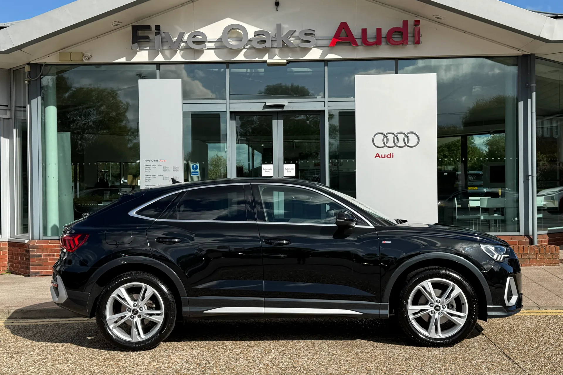 Audi Q3 thumbnail image number 2