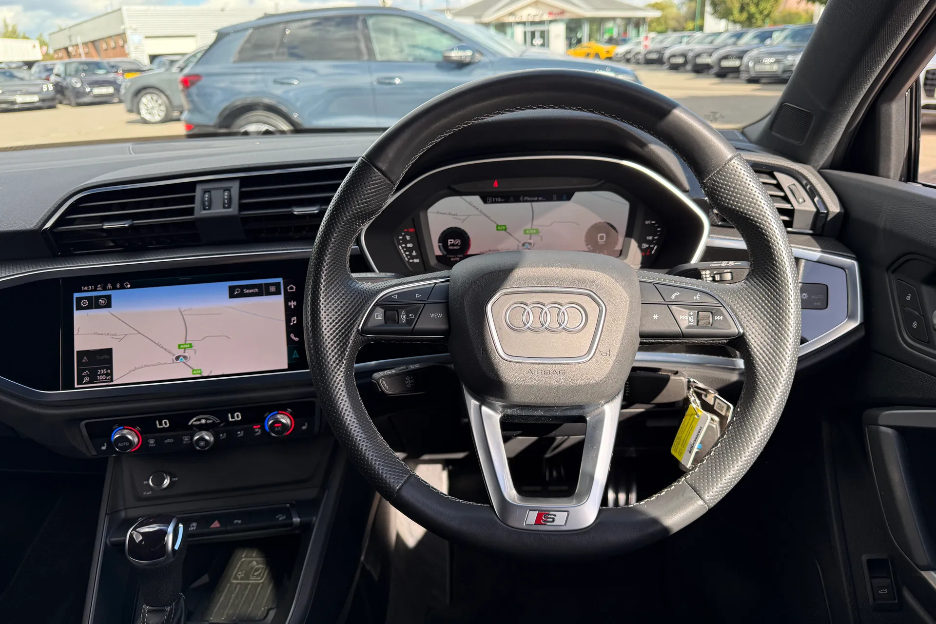 Audi Q3 thumbnail image number 6