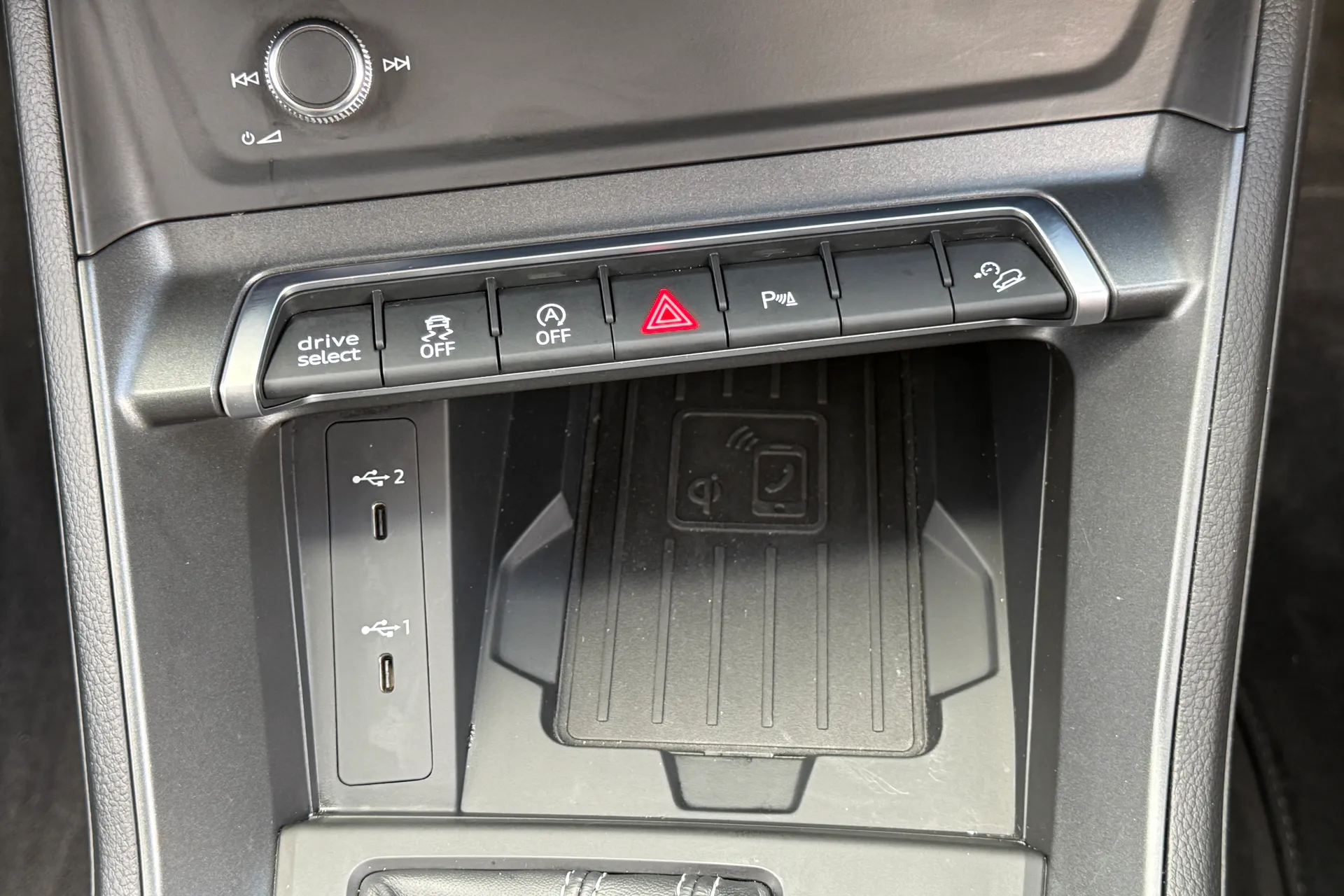 Audi Q3 thumbnail image number 16