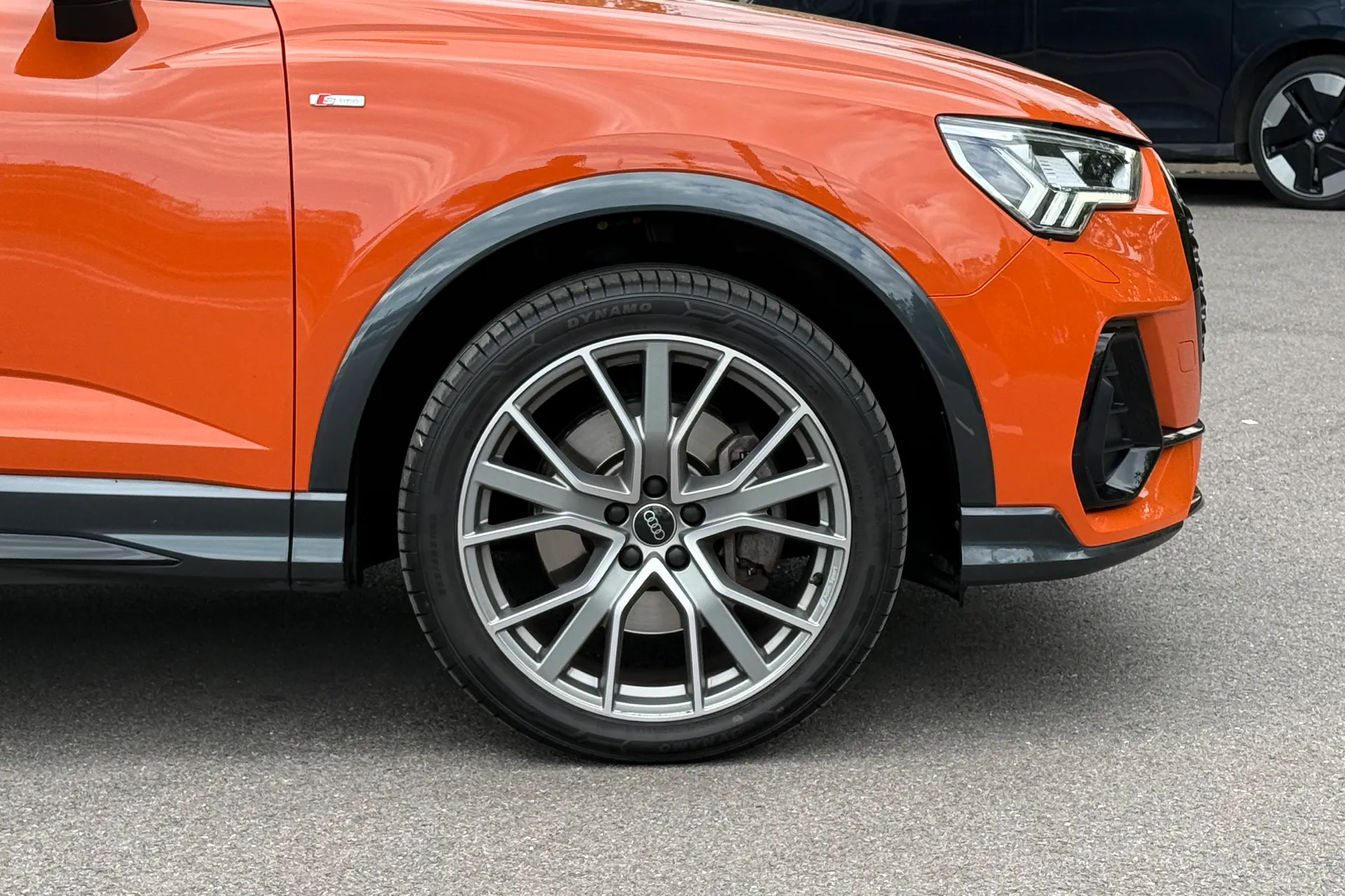 Audi Q3 thumbnail image number 25