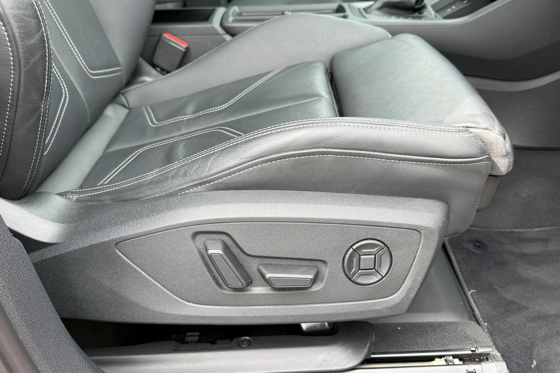 Audi Q3 thumbnail image number 38