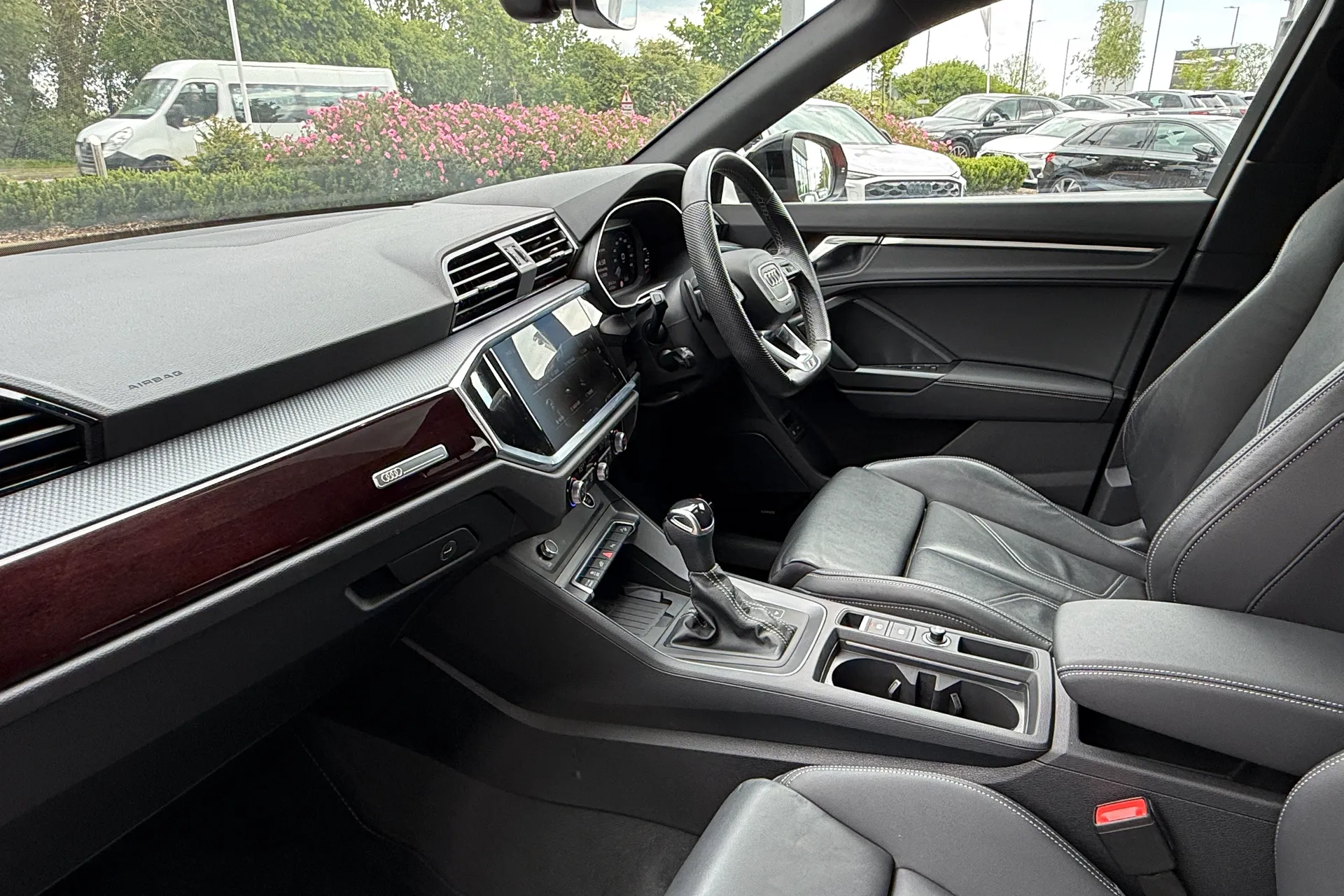 Audi Q3 thumbnail image number 44