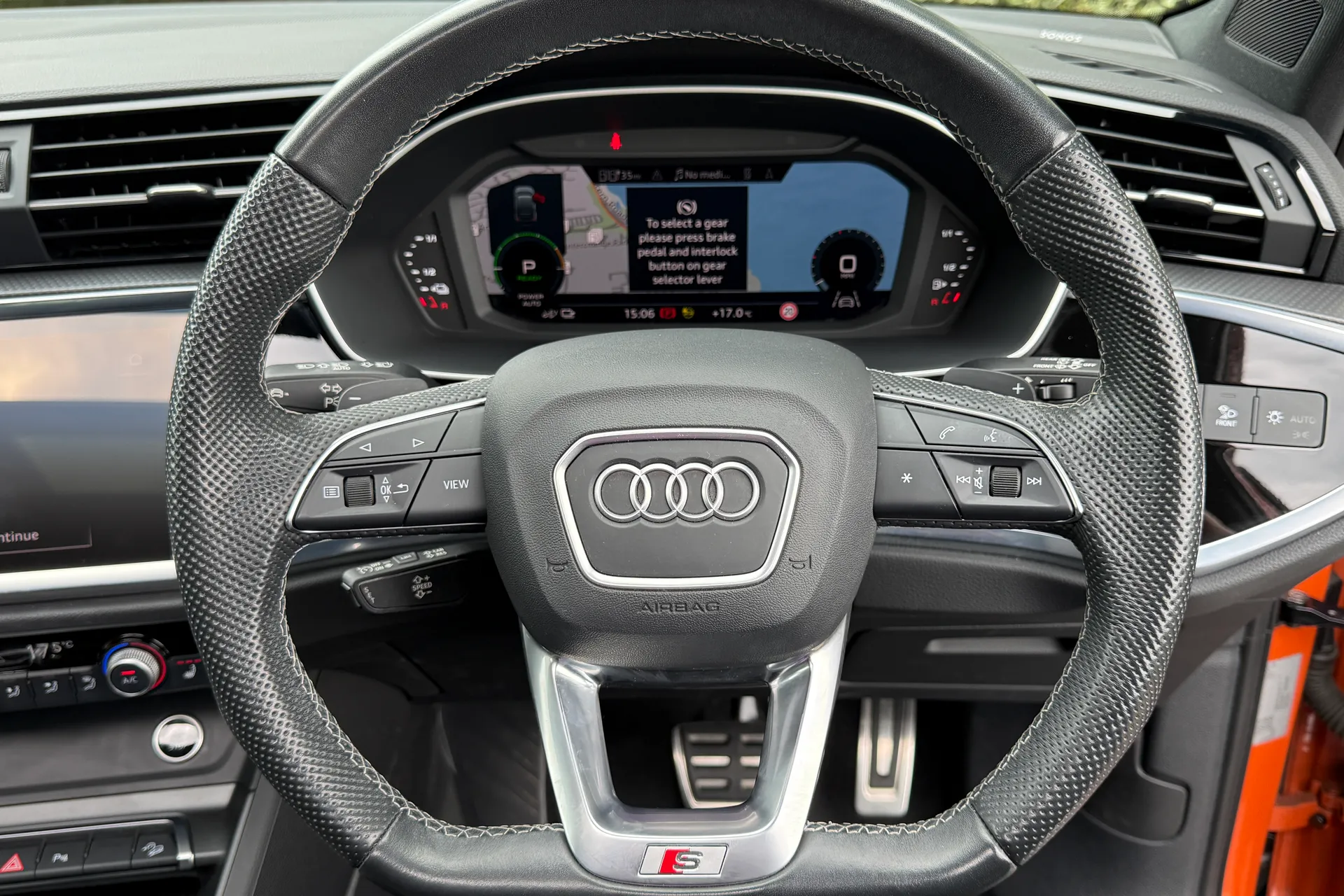 Audi Q3 thumbnail image number 18