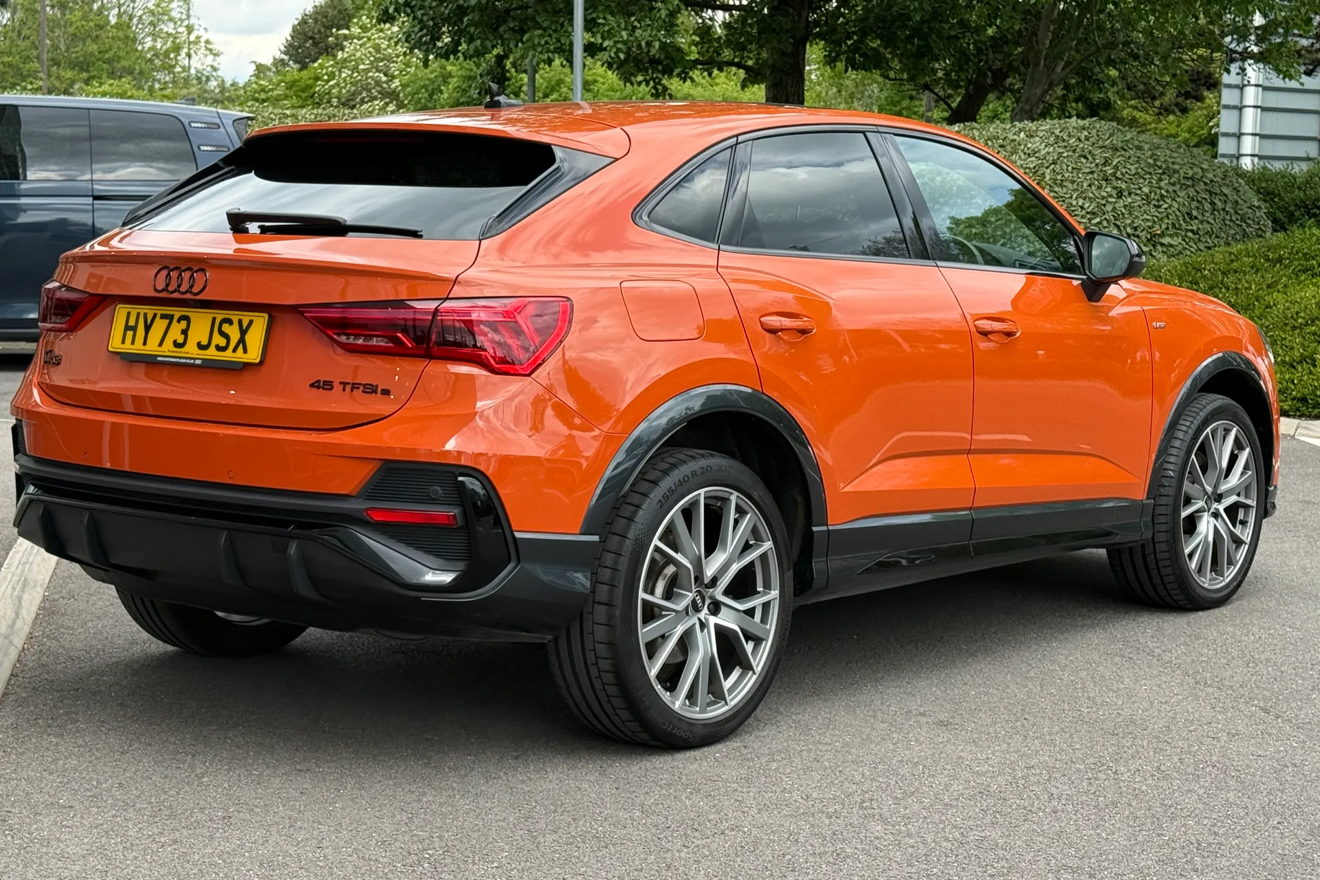 Audi Q3 thumbnail image number 16