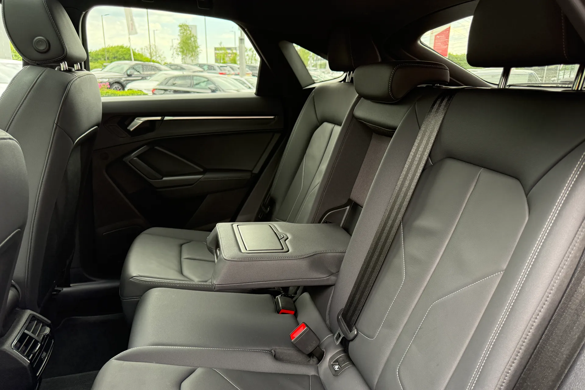 Audi Q3 thumbnail image number 53