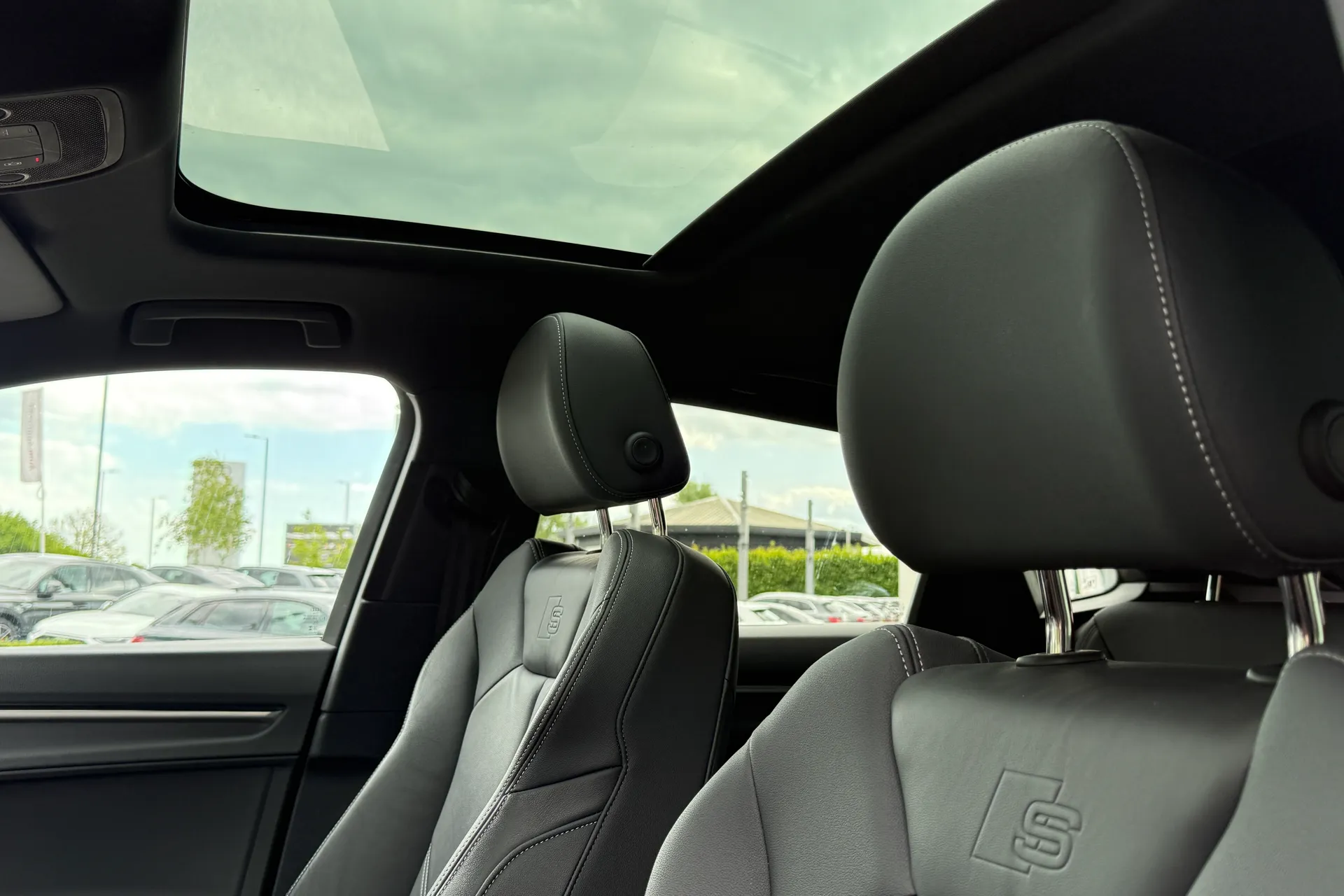 Audi Q3 thumbnail image number 11