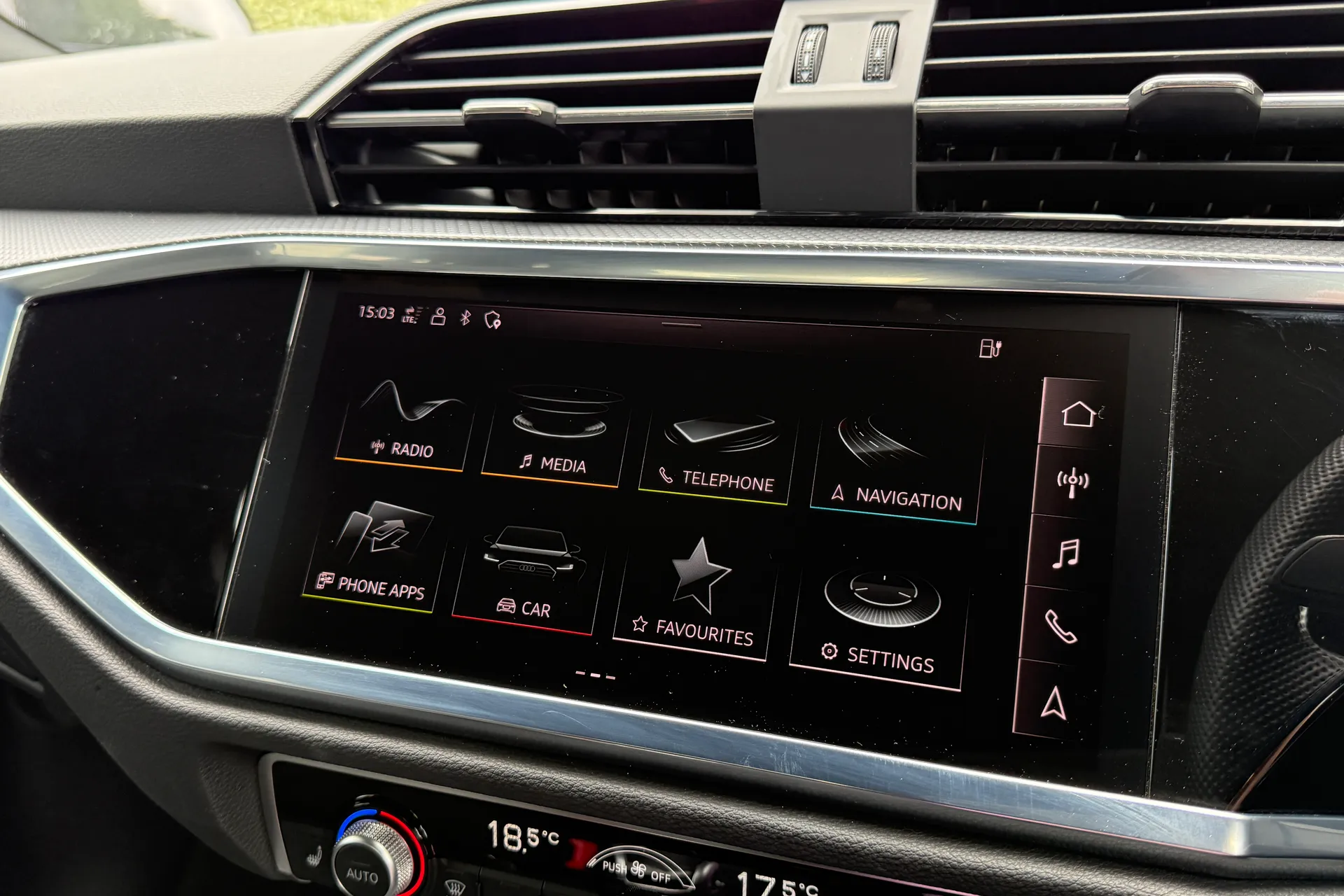 Audi Q3 thumbnail image number 32