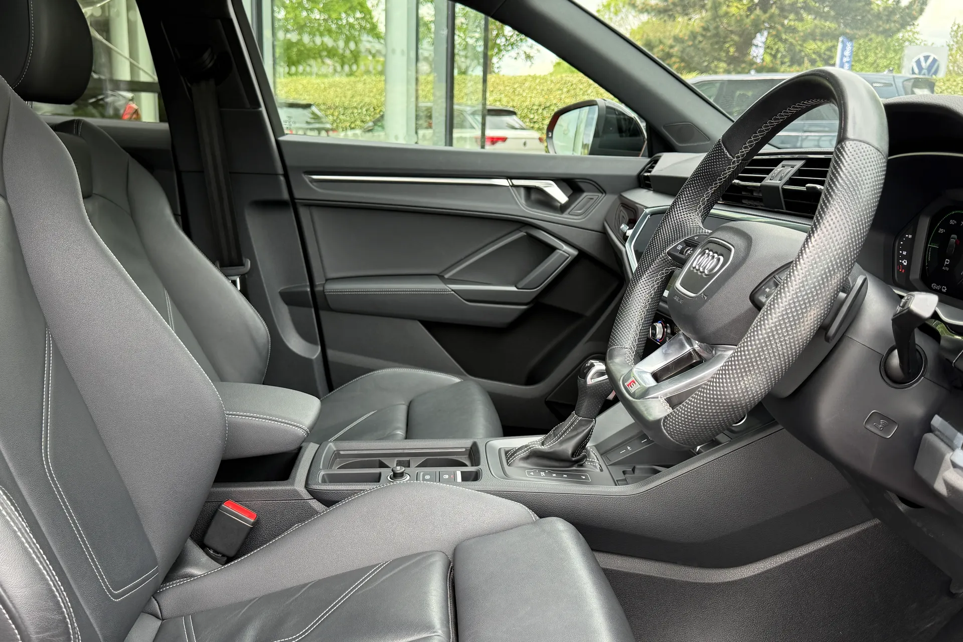 Audi Q3 thumbnail image number 36