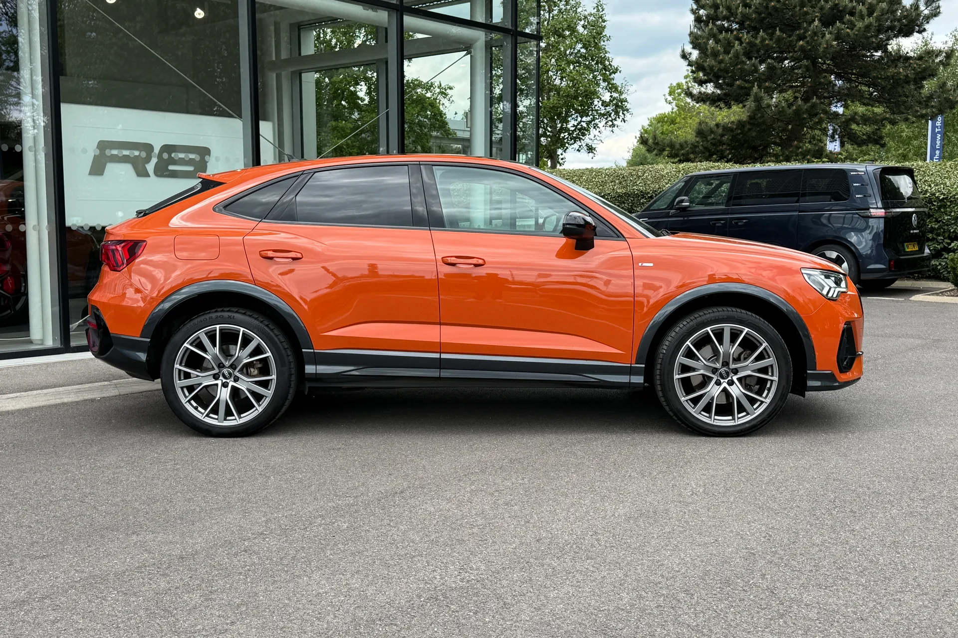 Audi Q3 thumbnail image number 2