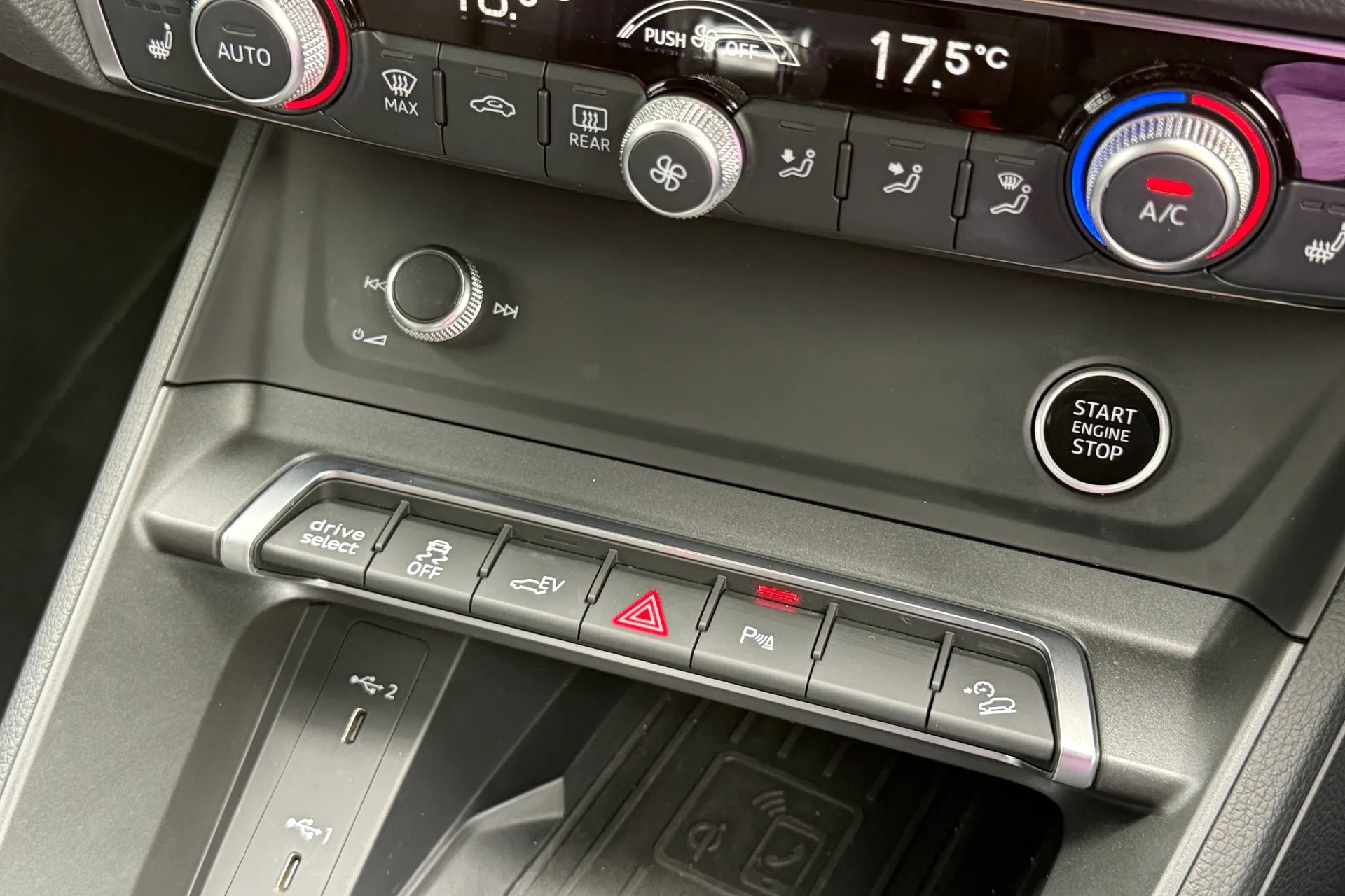 Audi Q3 thumbnail image number 43