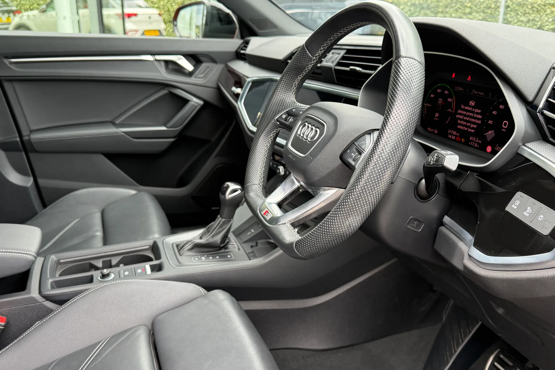 Audi Q3 thumbnail image number 21