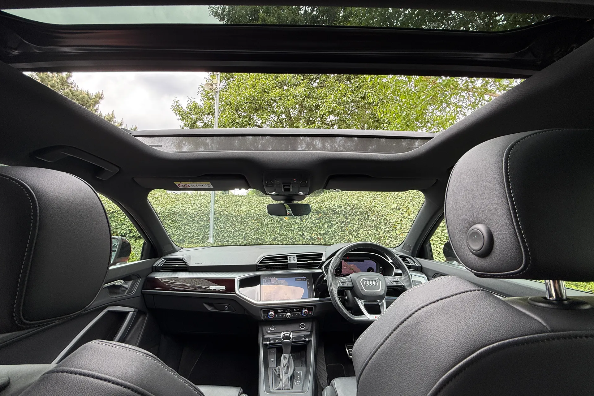 Audi Q3 thumbnail image number 30