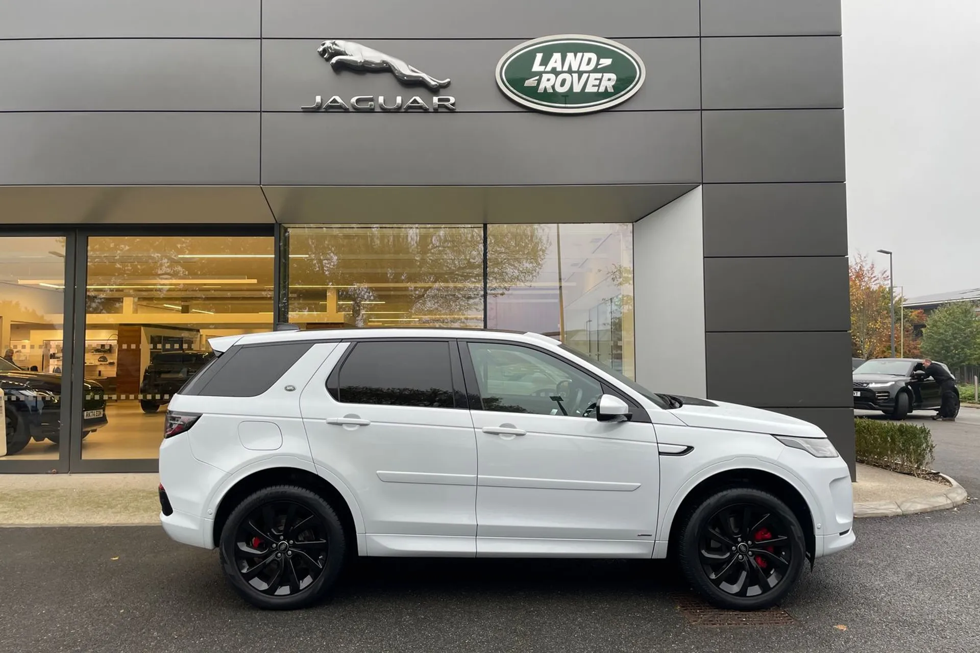 LAND ROVER DISCOVERY SPORT thumbnail image number 2