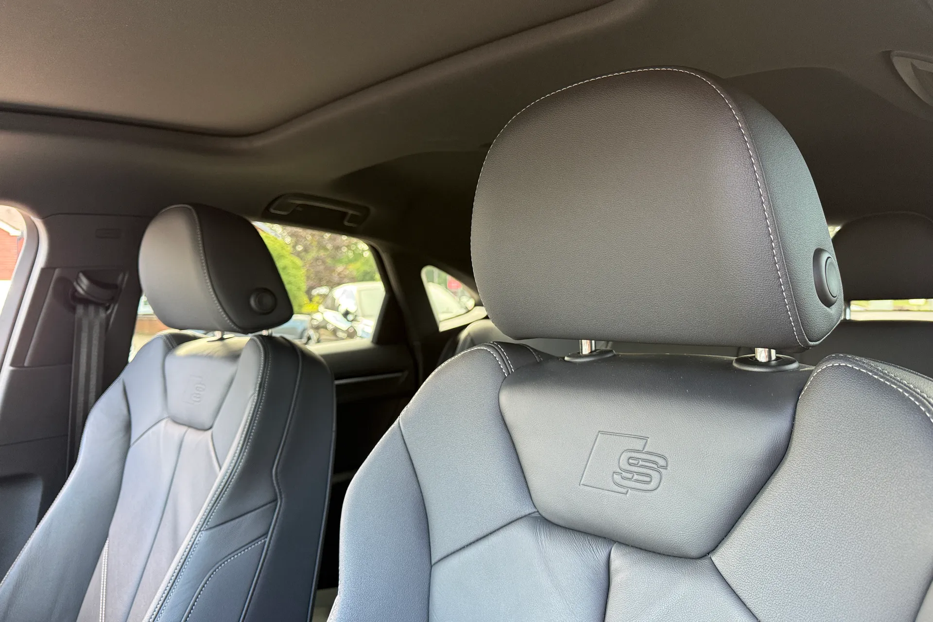 Audi Q3 thumbnail image number 36