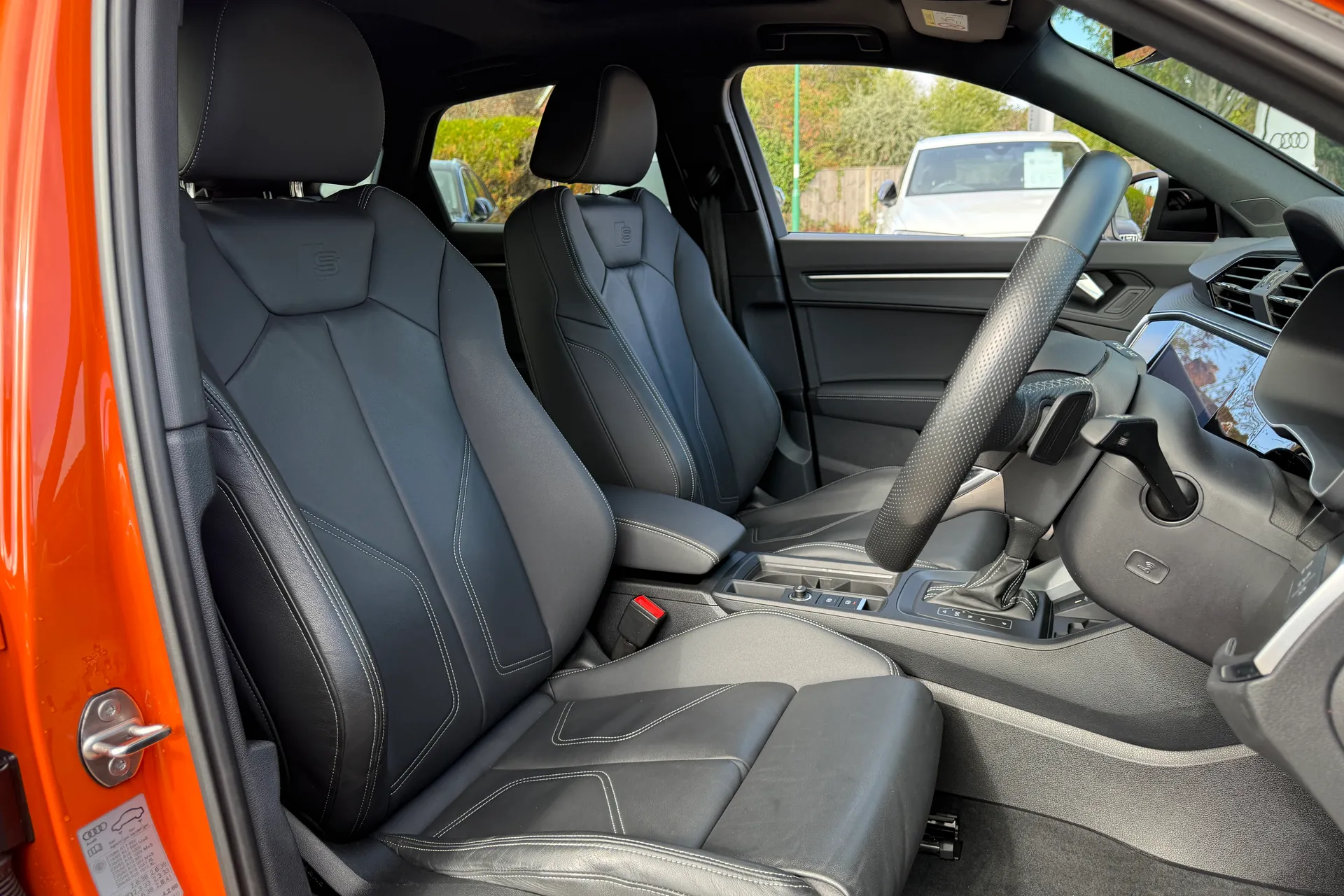 Audi Q3 thumbnail image number 32