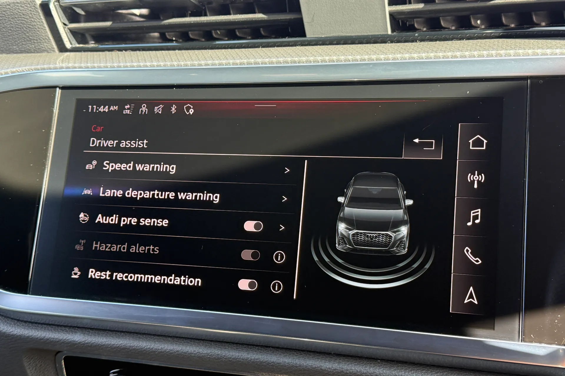 Audi Q3 thumbnail image number 14