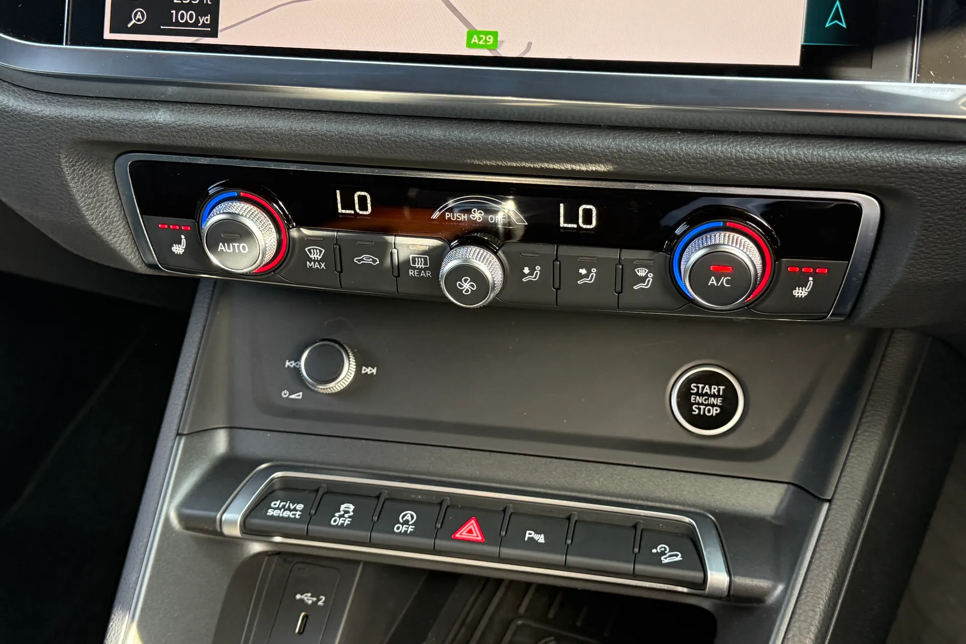 Audi Q3 thumbnail image number 18