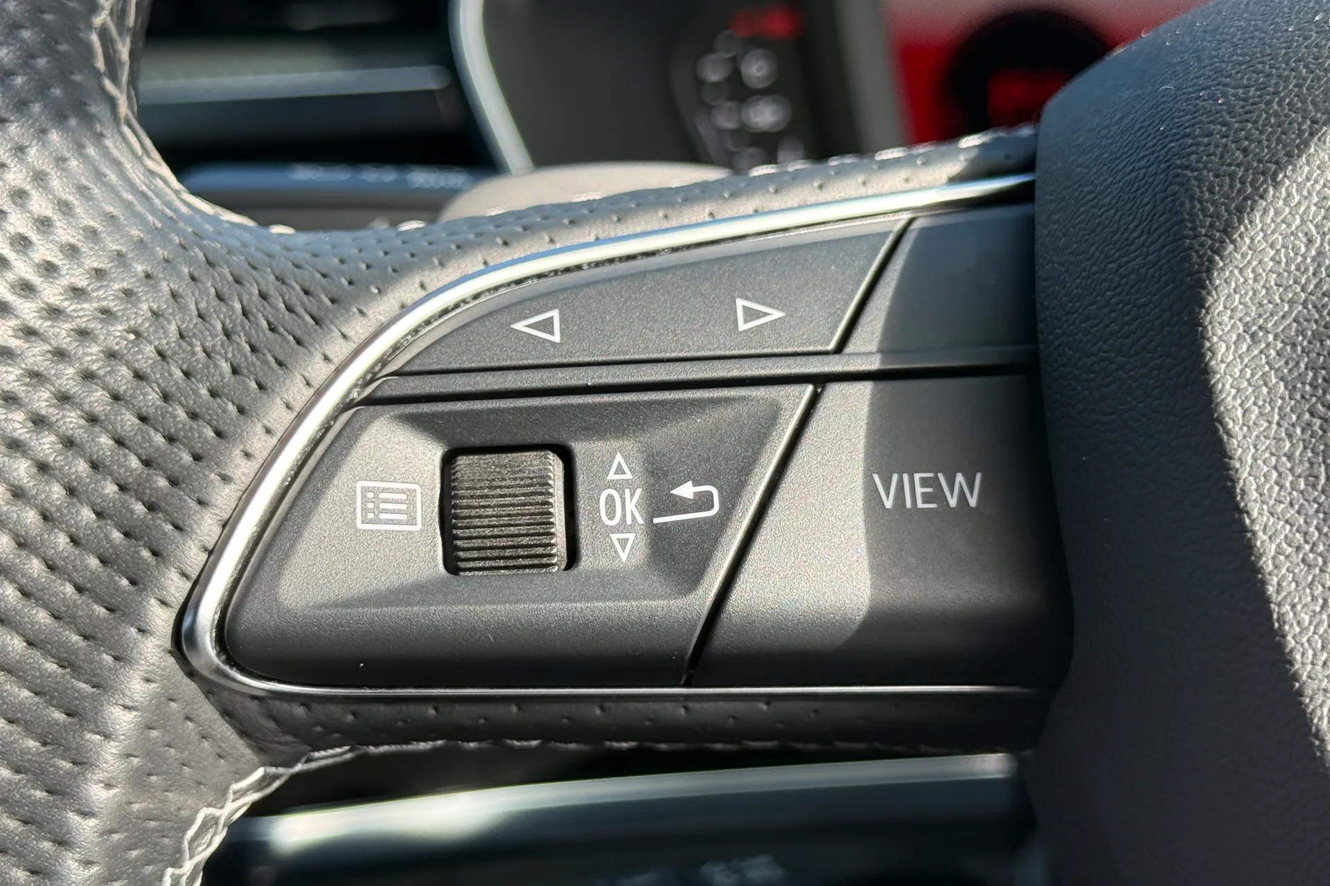 Audi Q3 thumbnail image number 26