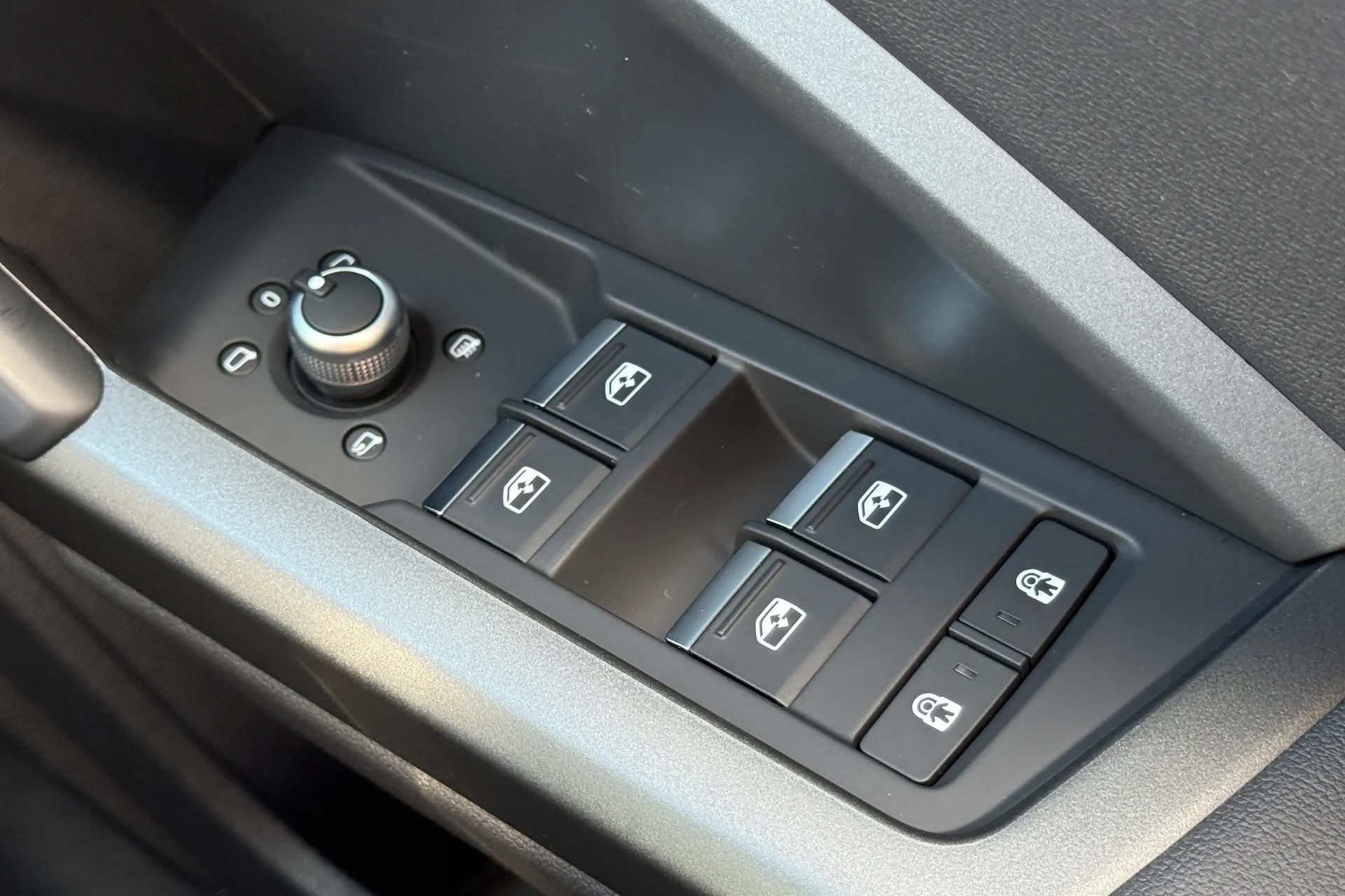 Audi Q3 thumbnail image number 24