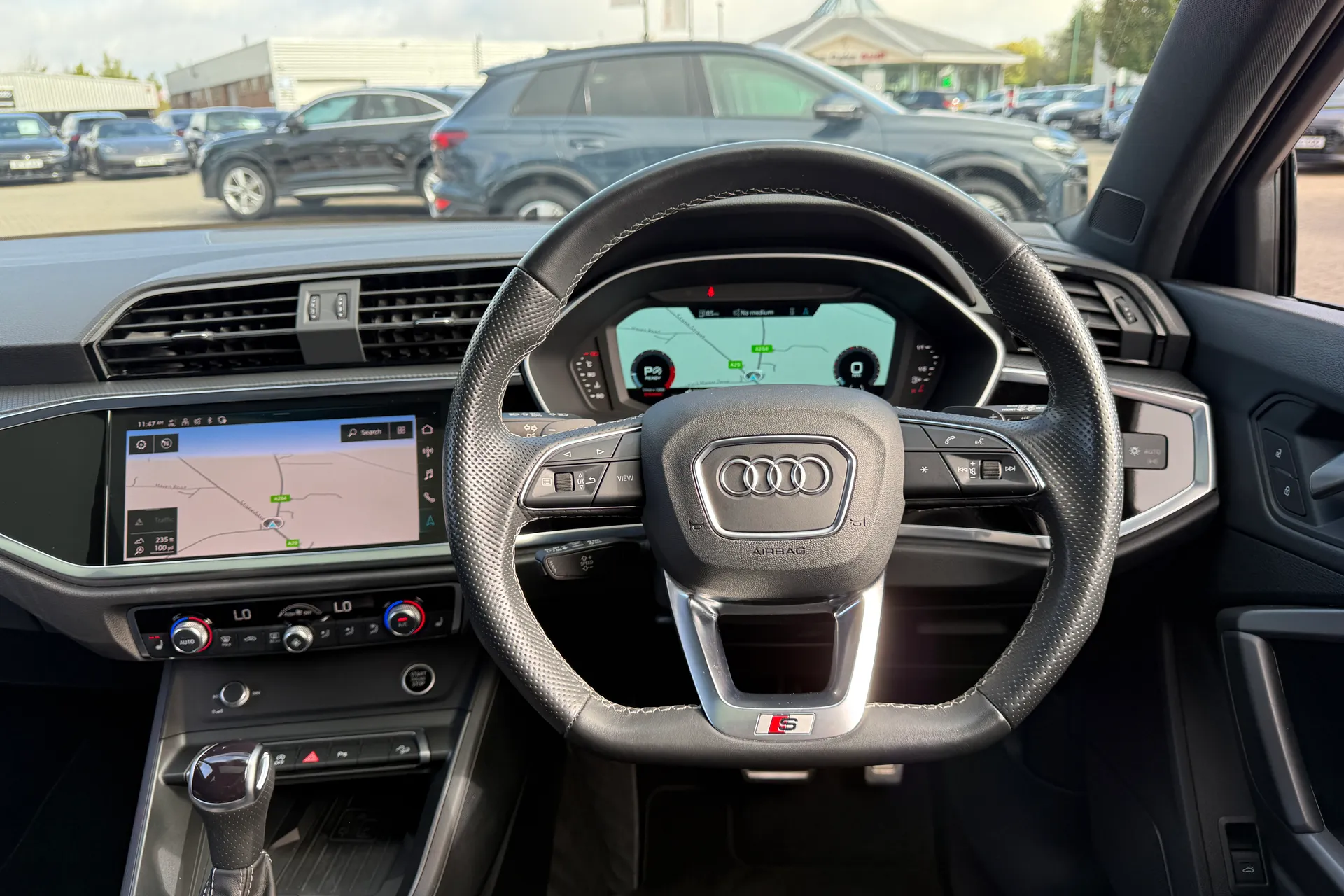 Audi Q3 thumbnail image number 6