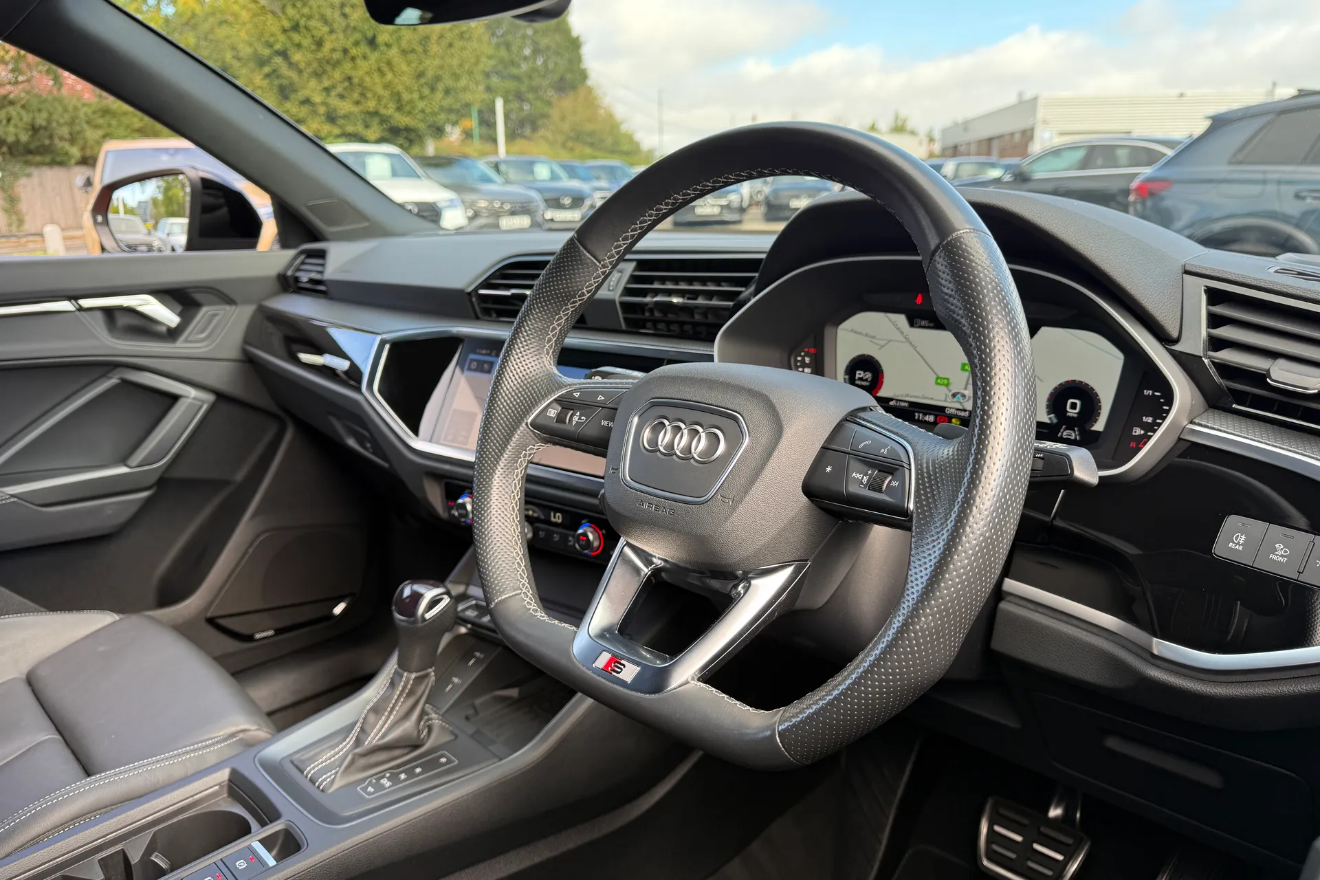 Audi Q3 thumbnail image number 33