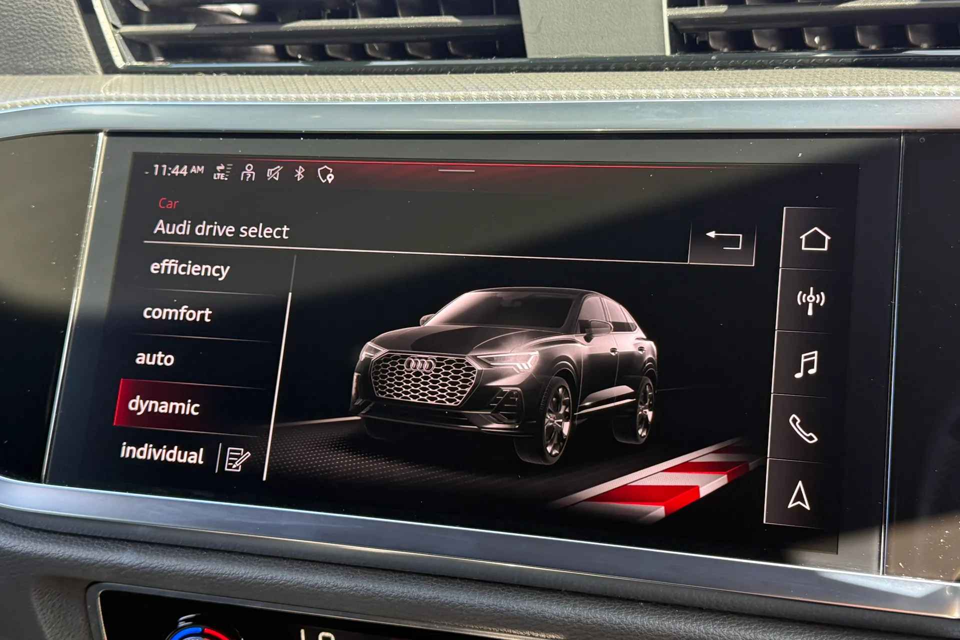Audi Q3 thumbnail image number 13
