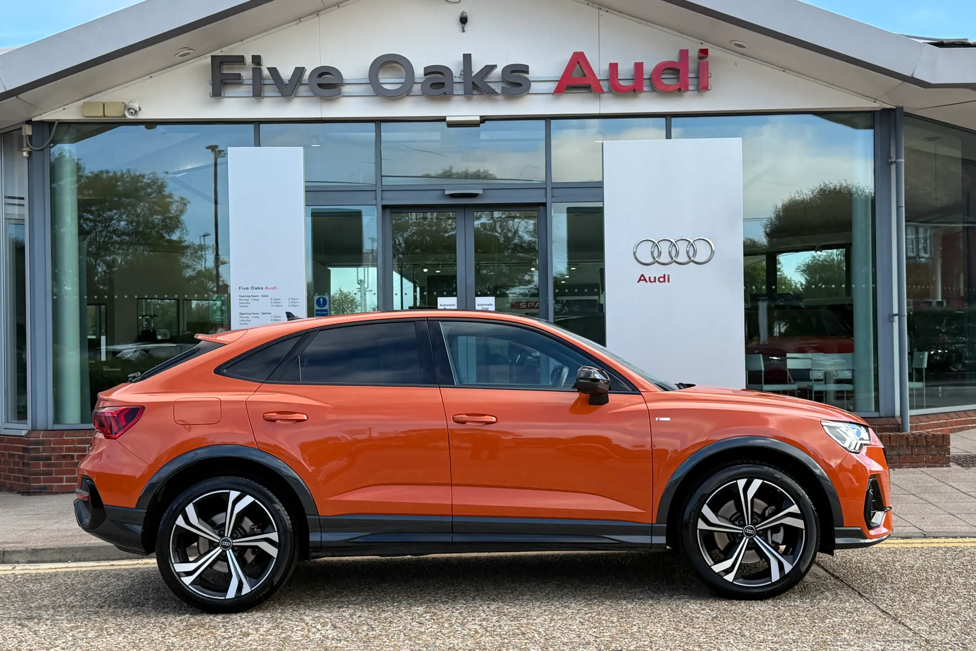 Audi Q3 thumbnail image number 2