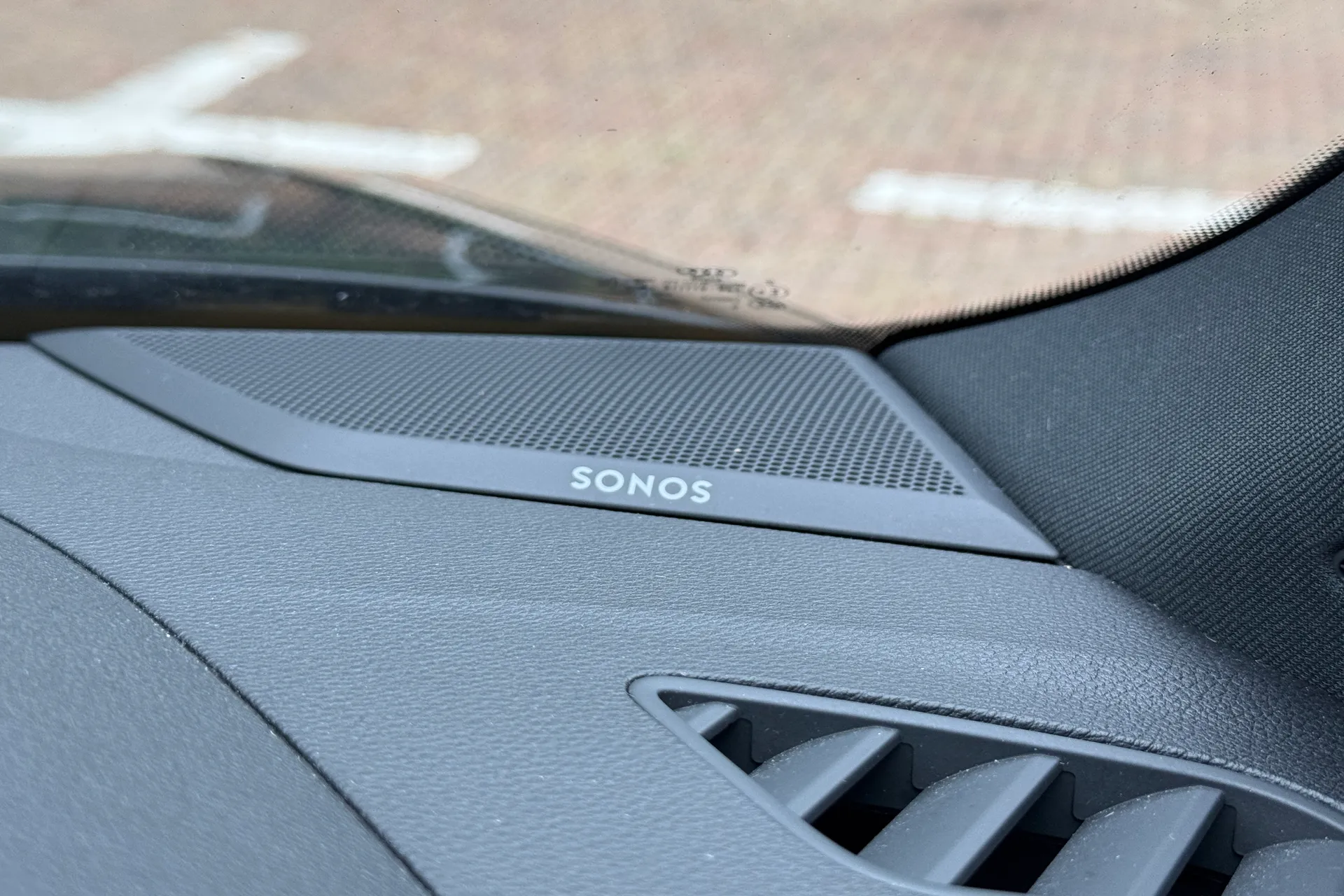 Audi RS Q3 thumbnail image number 16