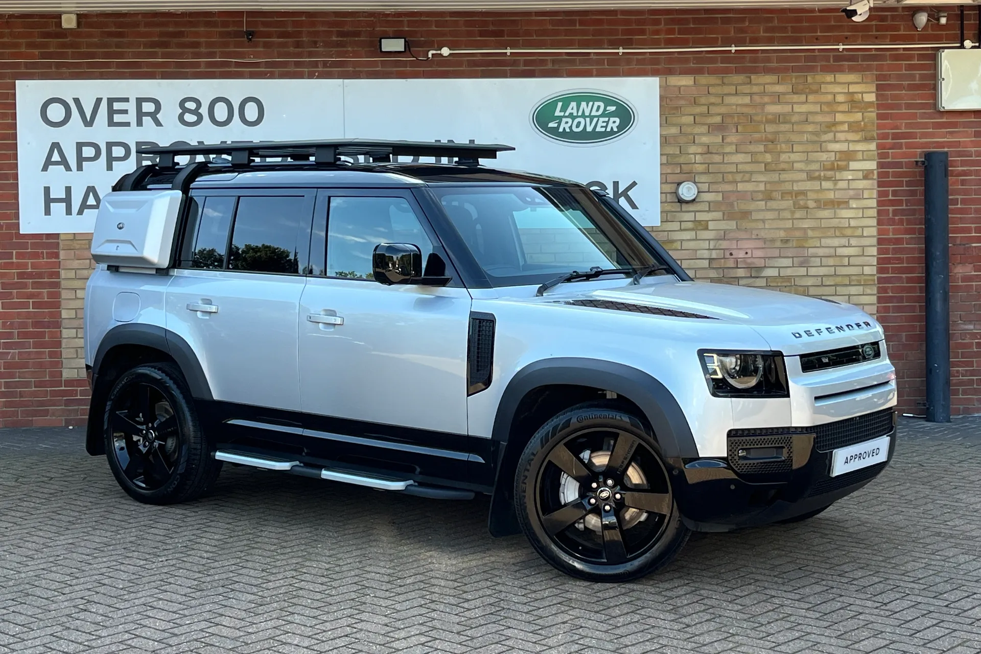 LAND ROVER DEFENDER focused image