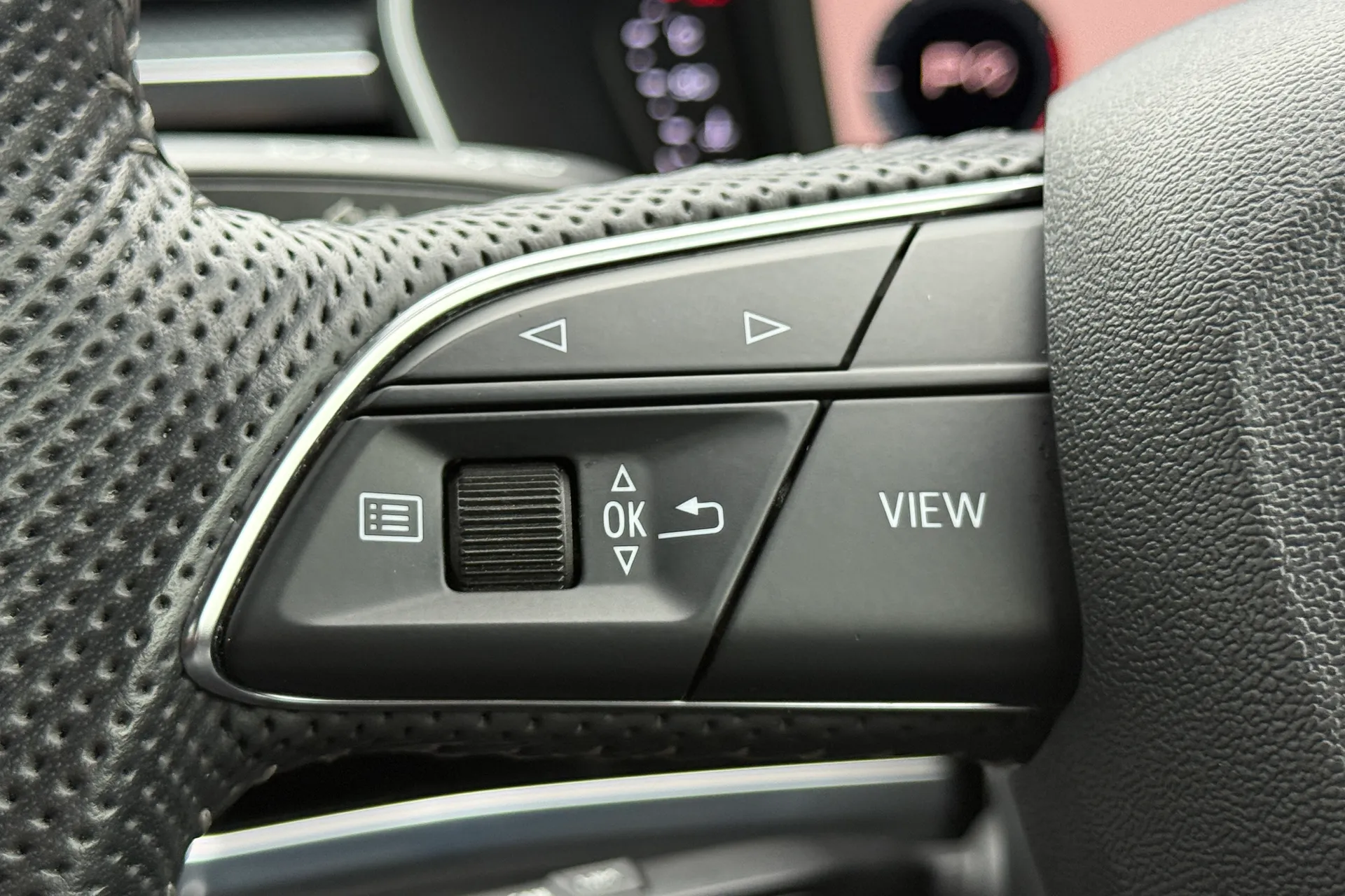 Audi Q3 thumbnail image number 20