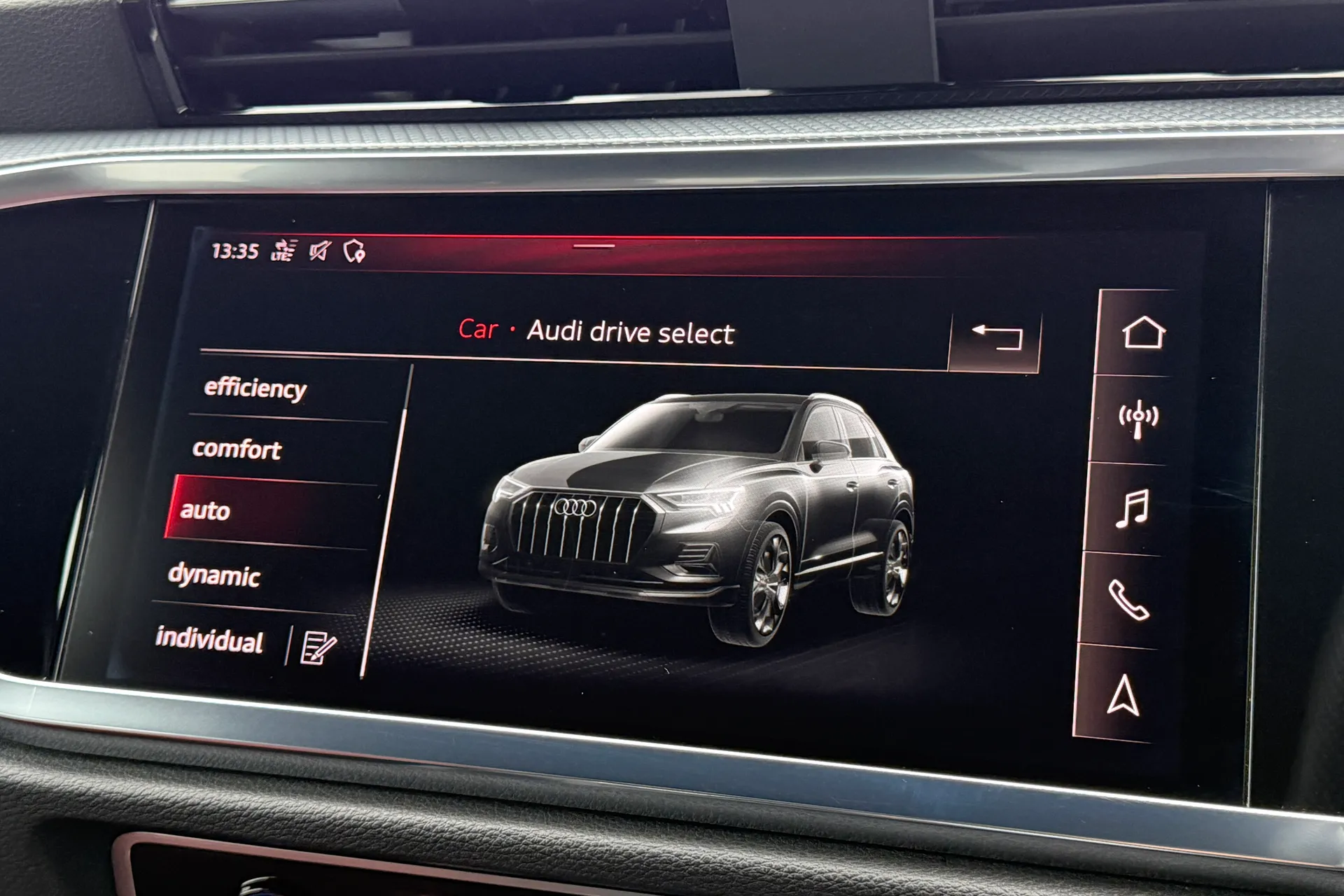Audi Q3 thumbnail image number 11