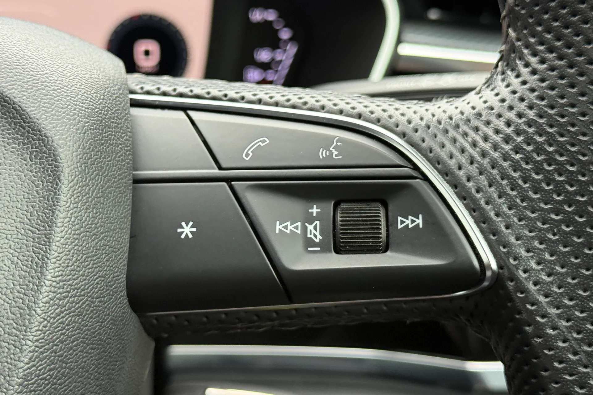 Audi Q3 thumbnail image number 21