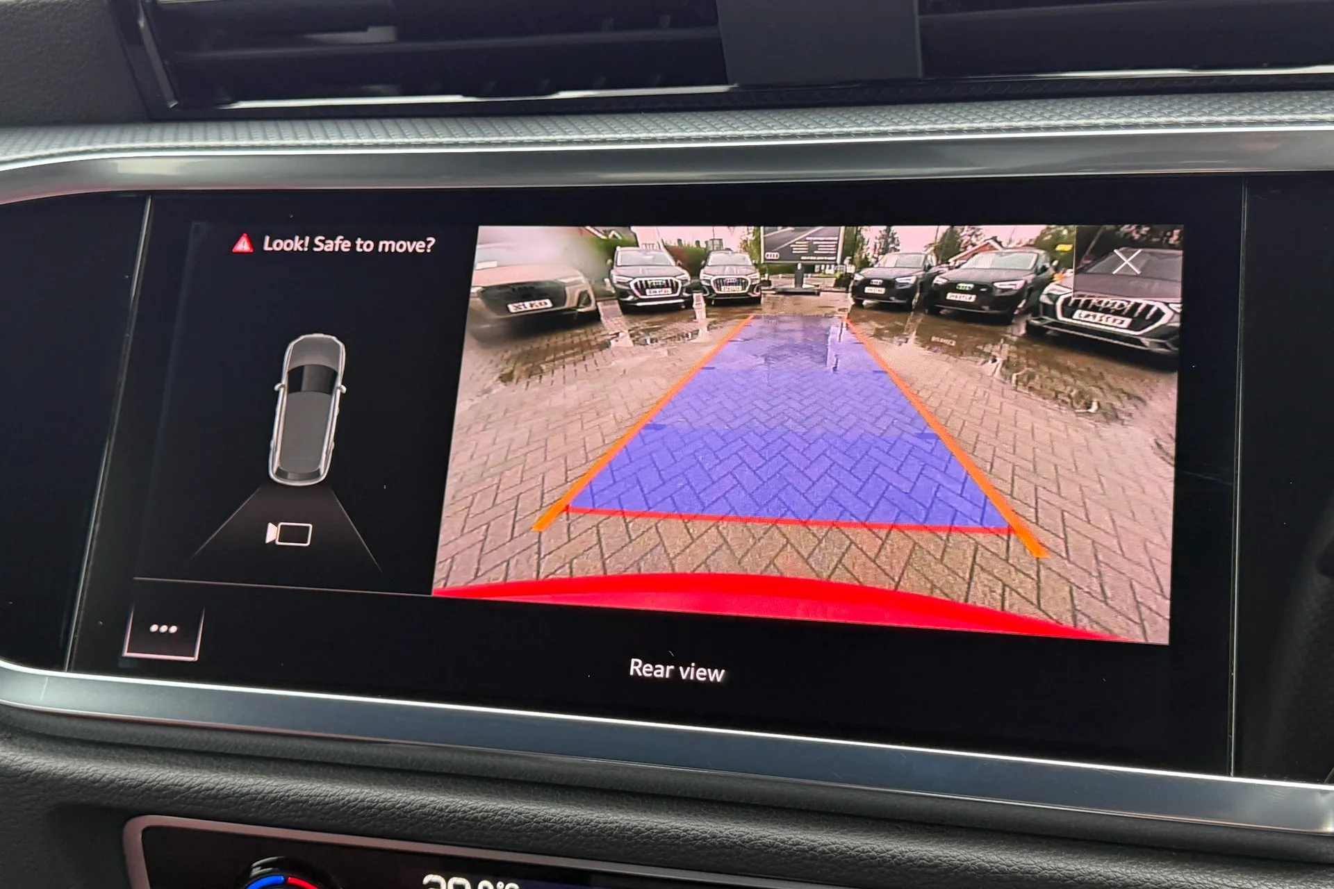 Audi Q3 thumbnail image number 4