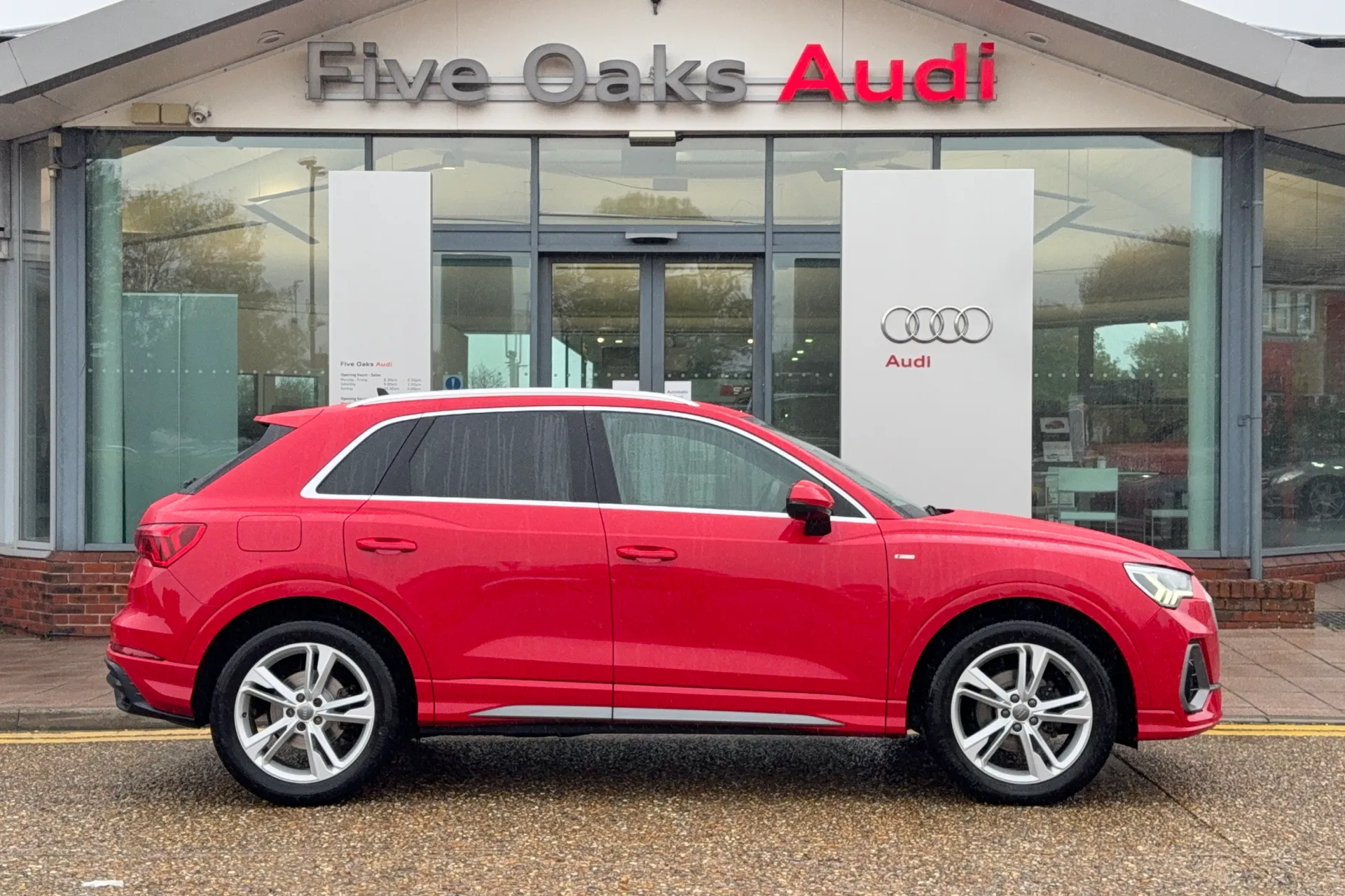 Audi Q3 thumbnail image number 2