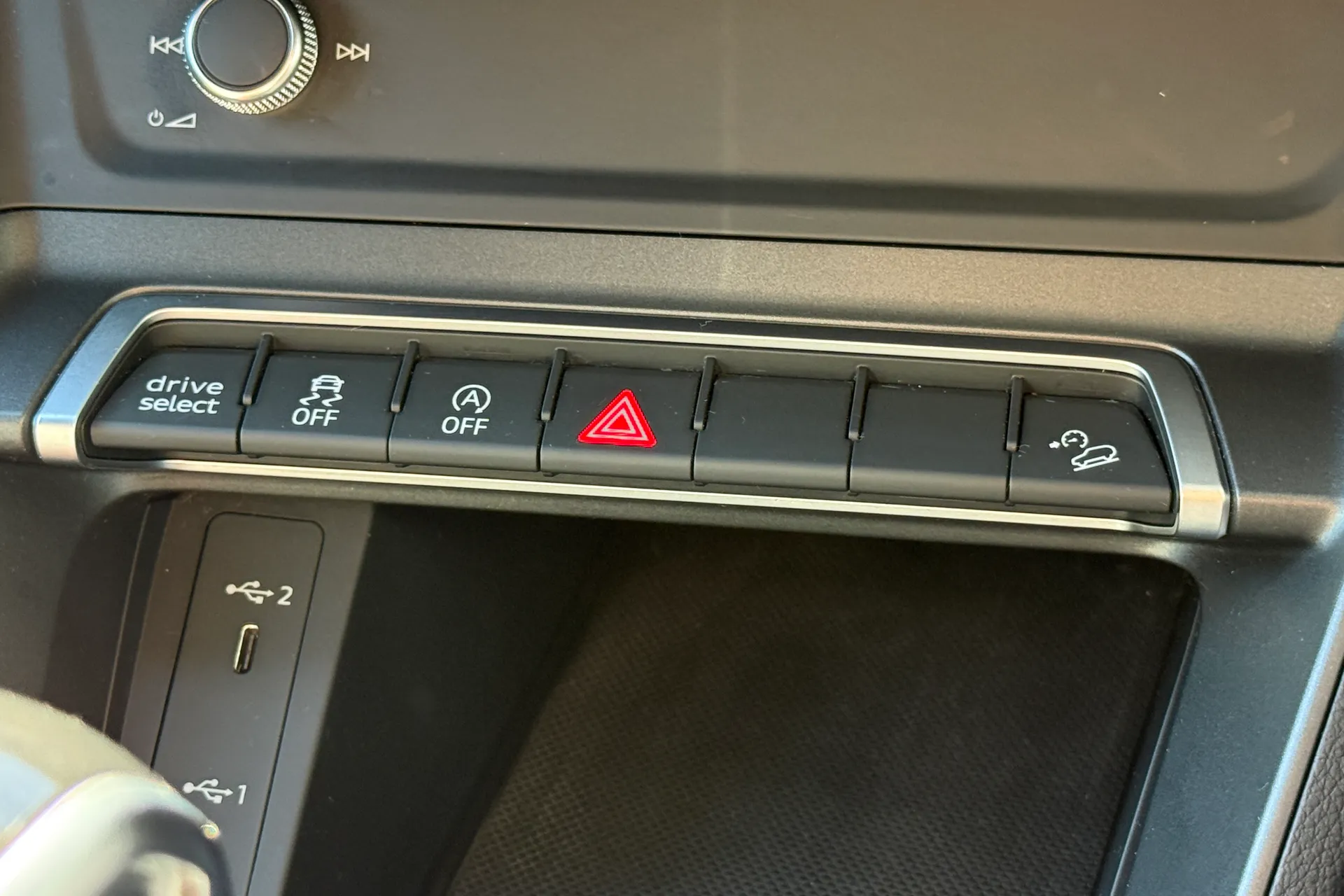 Audi Q3 thumbnail image number 20