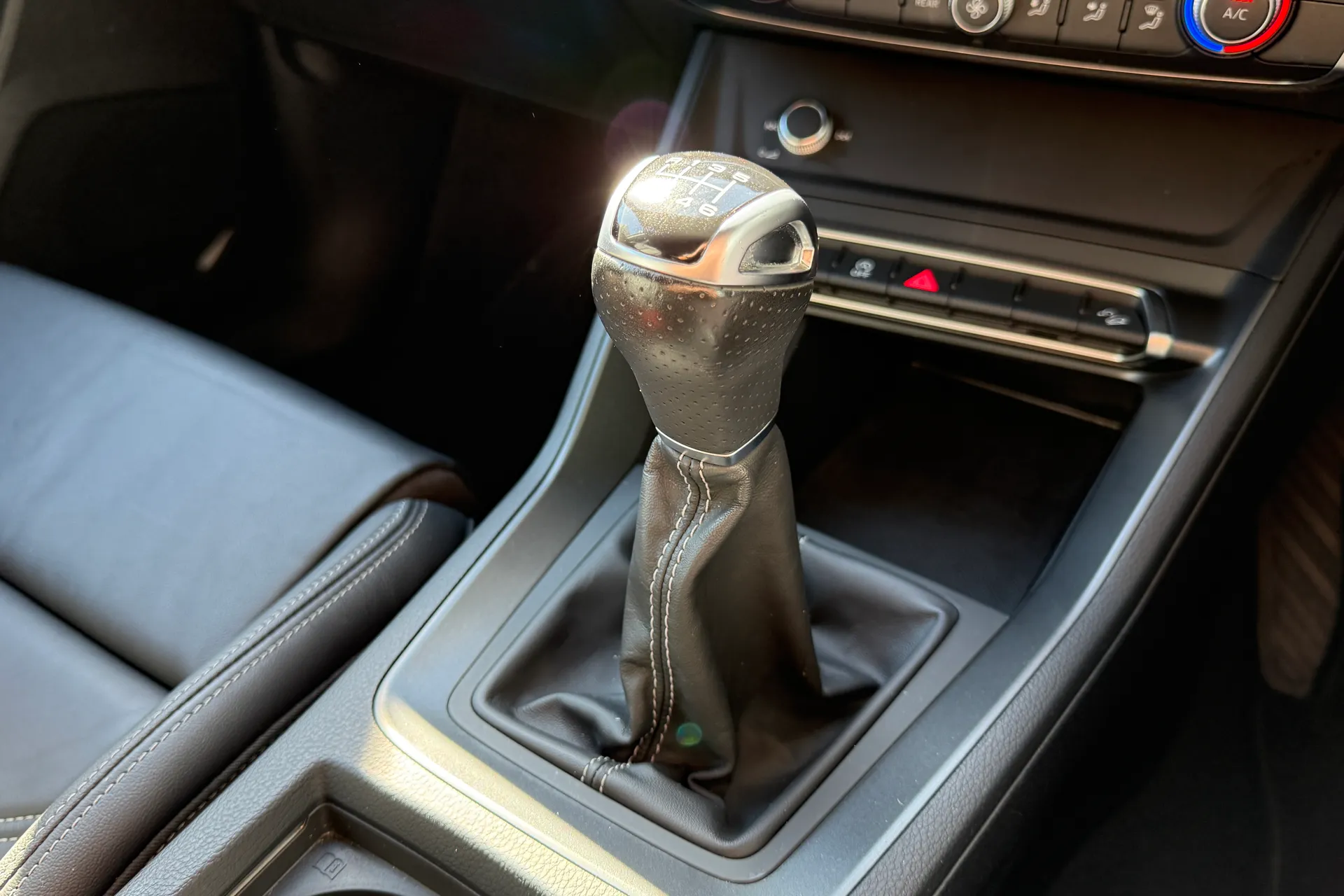Audi Q3 thumbnail image number 23