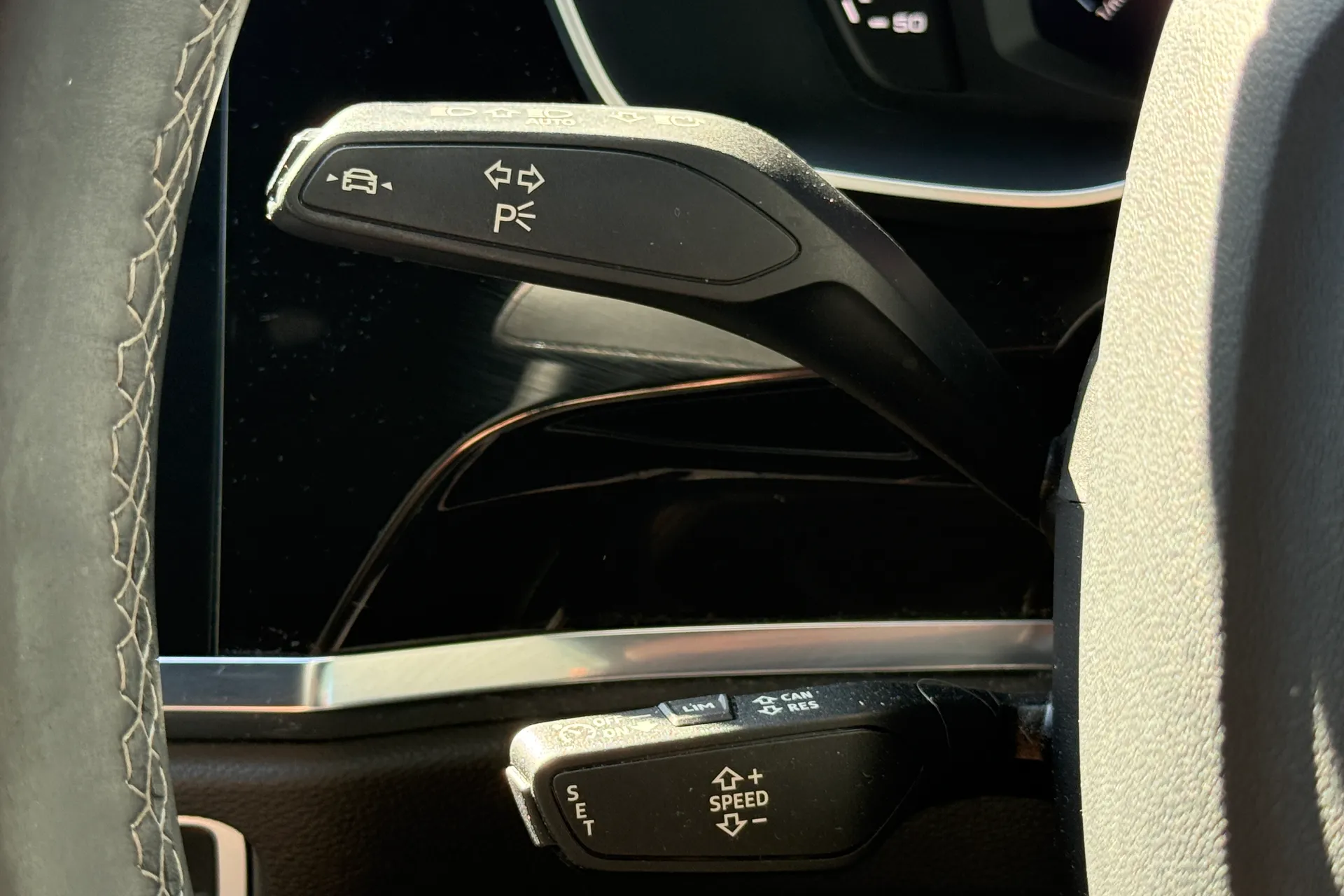 Audi Q3 thumbnail image number 14