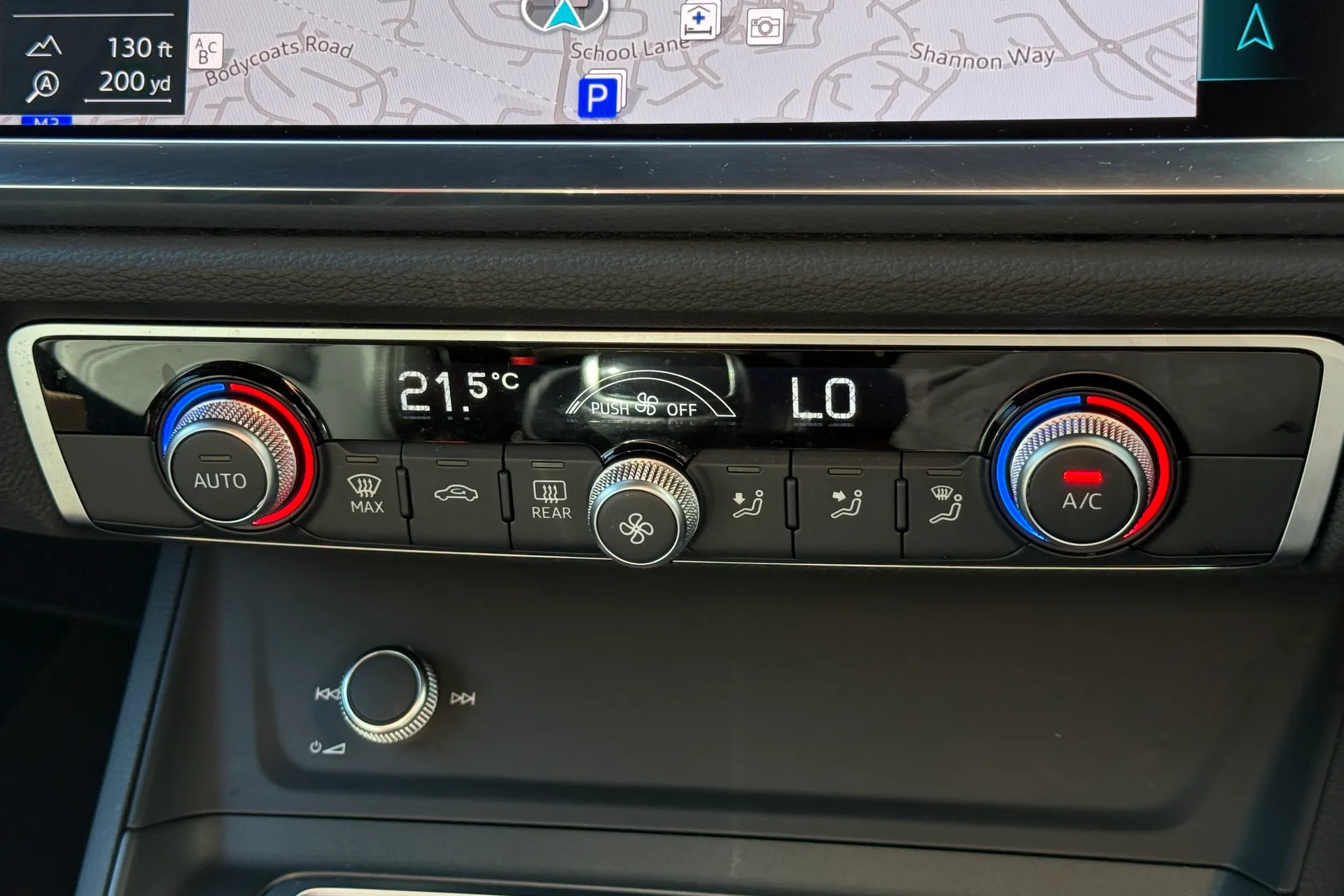 Audi Q3 thumbnail image number 22