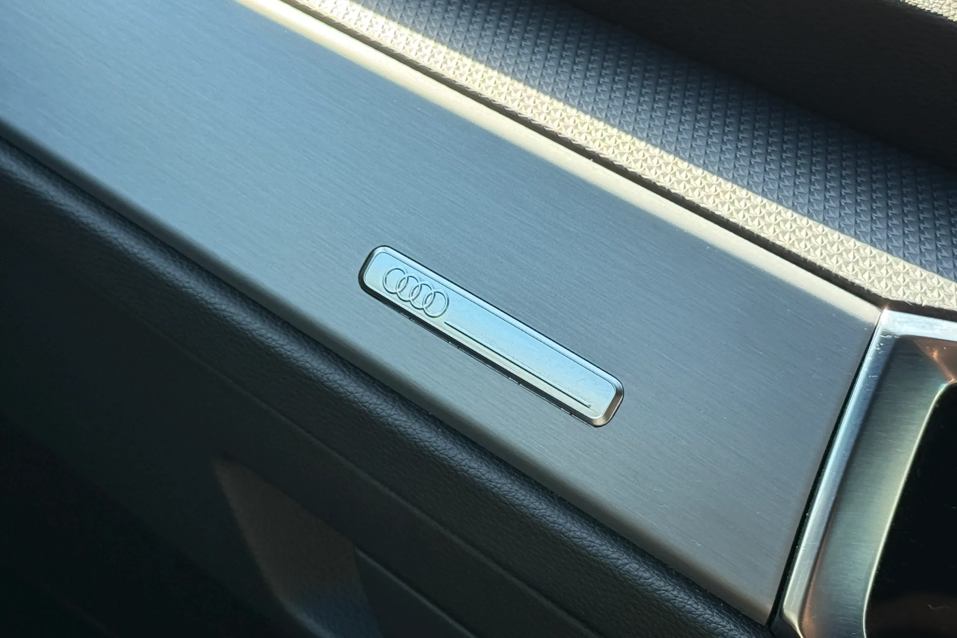 Audi Q3 thumbnail image number 18