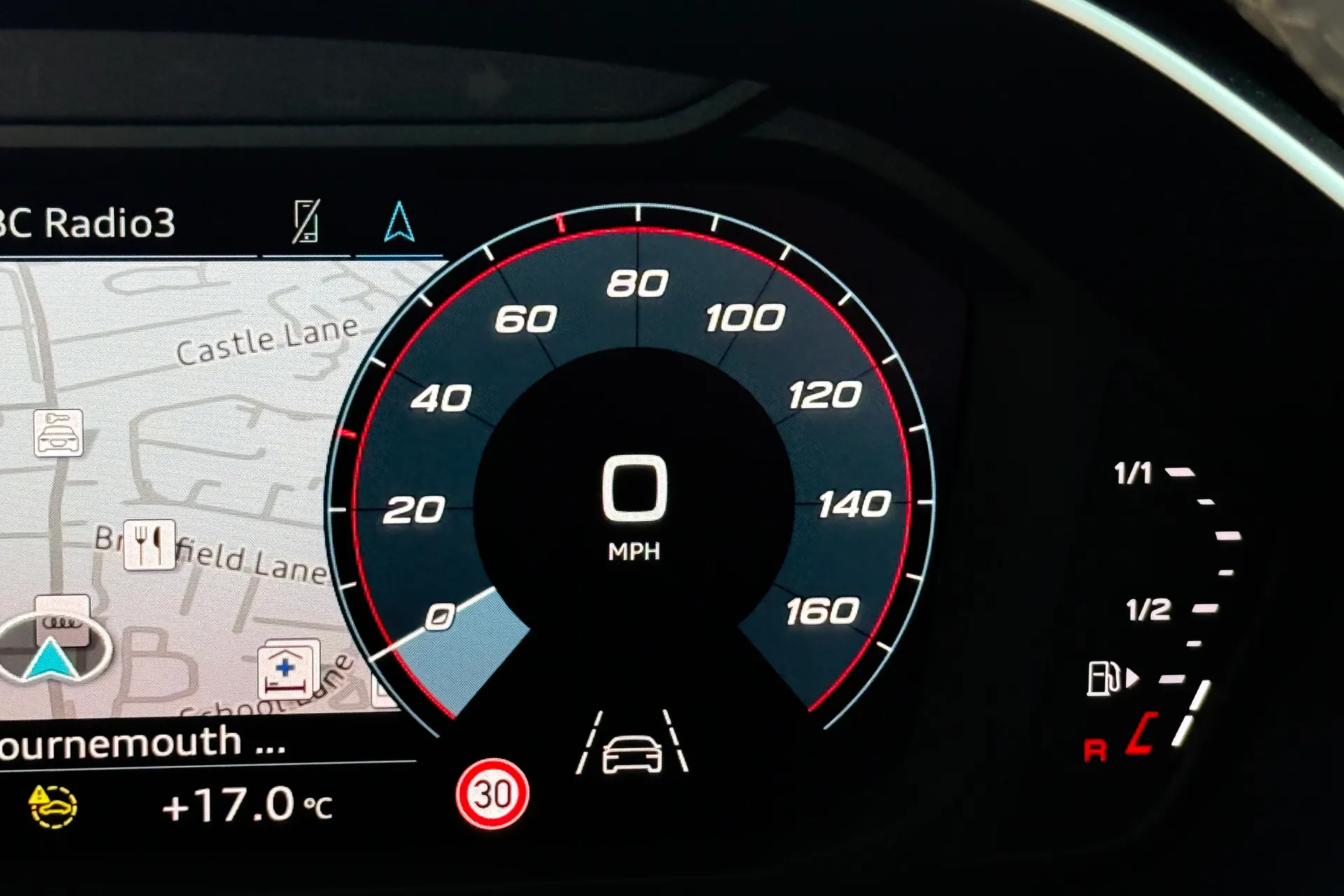 Audi Q3 thumbnail image number 8