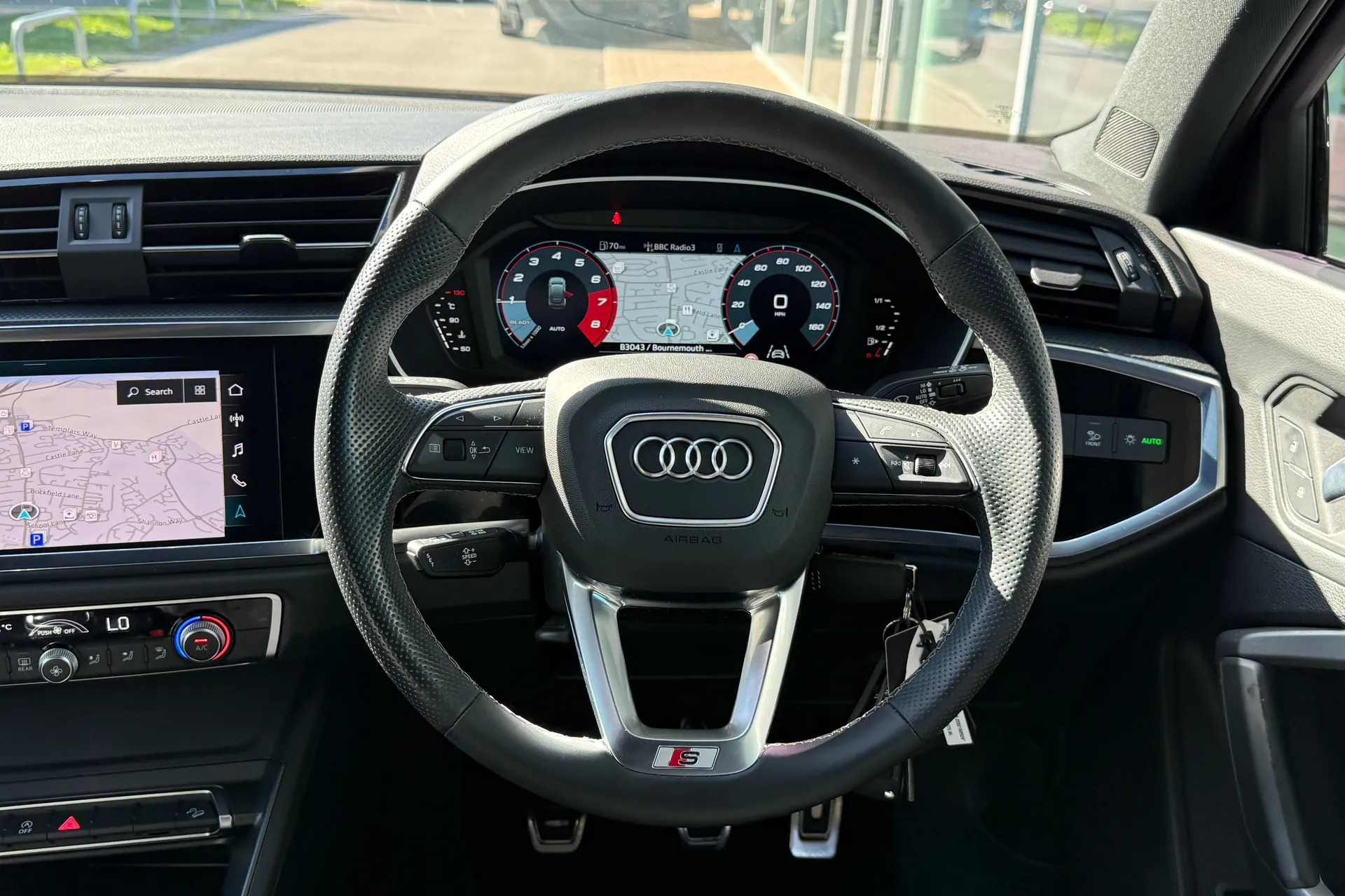Audi Q3 thumbnail image number 36